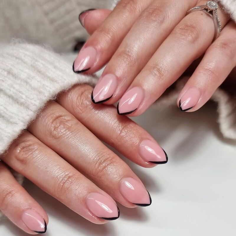 cliomakeup-micro-french-manicure-nere-mandorla