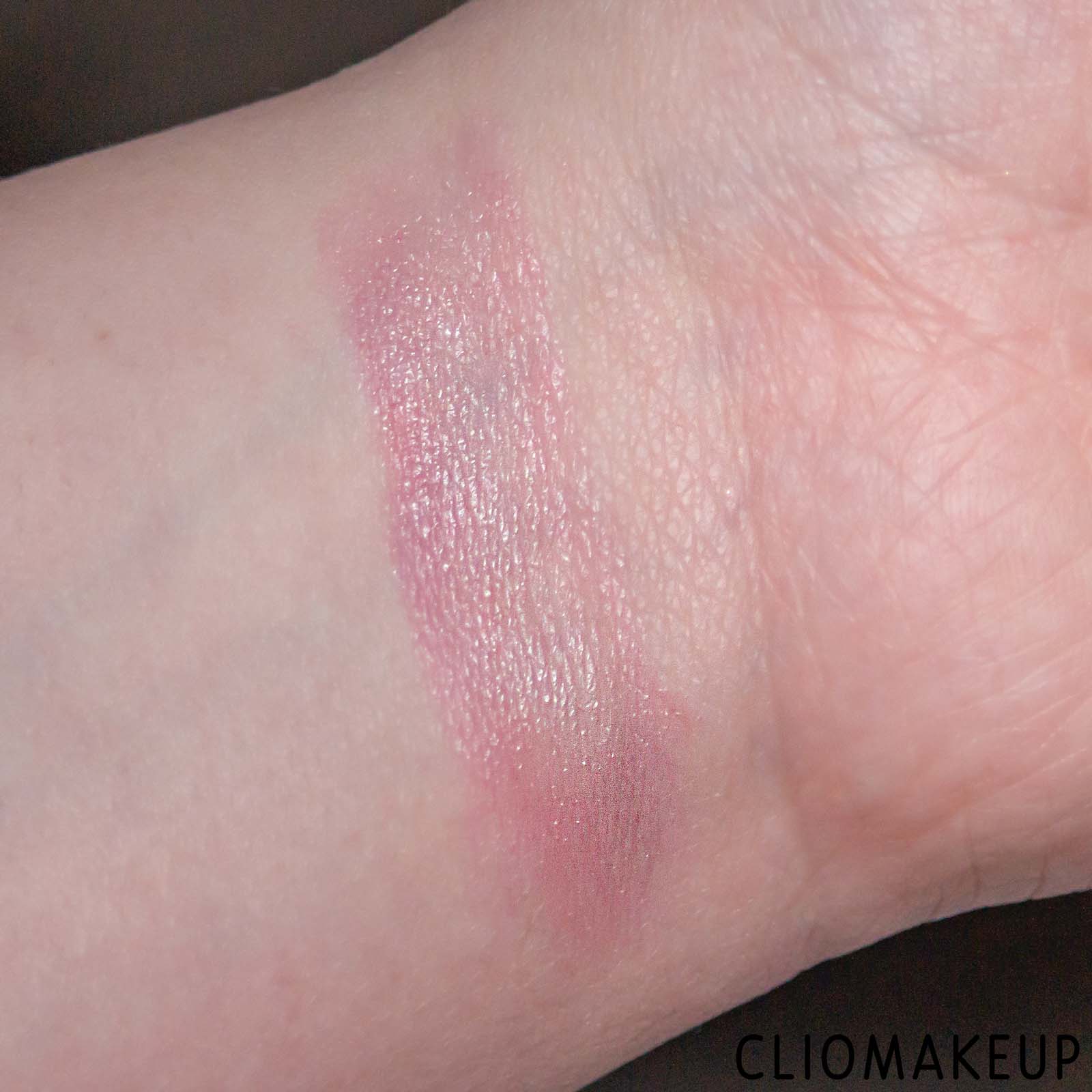 cliomakeup-recensione-balsamo-labbra-essence-everlasting-blooms-ph-reacting-lip-glow-6