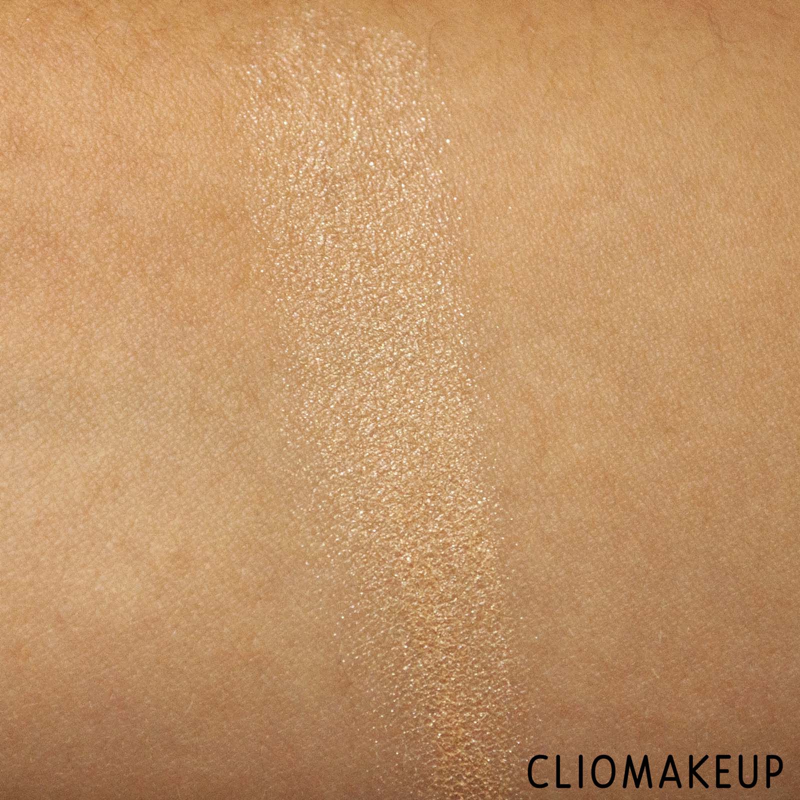 cliomakeup-recensione-cipria-laura-mercier-translucent-loose-setting-powder-light-catcher-6