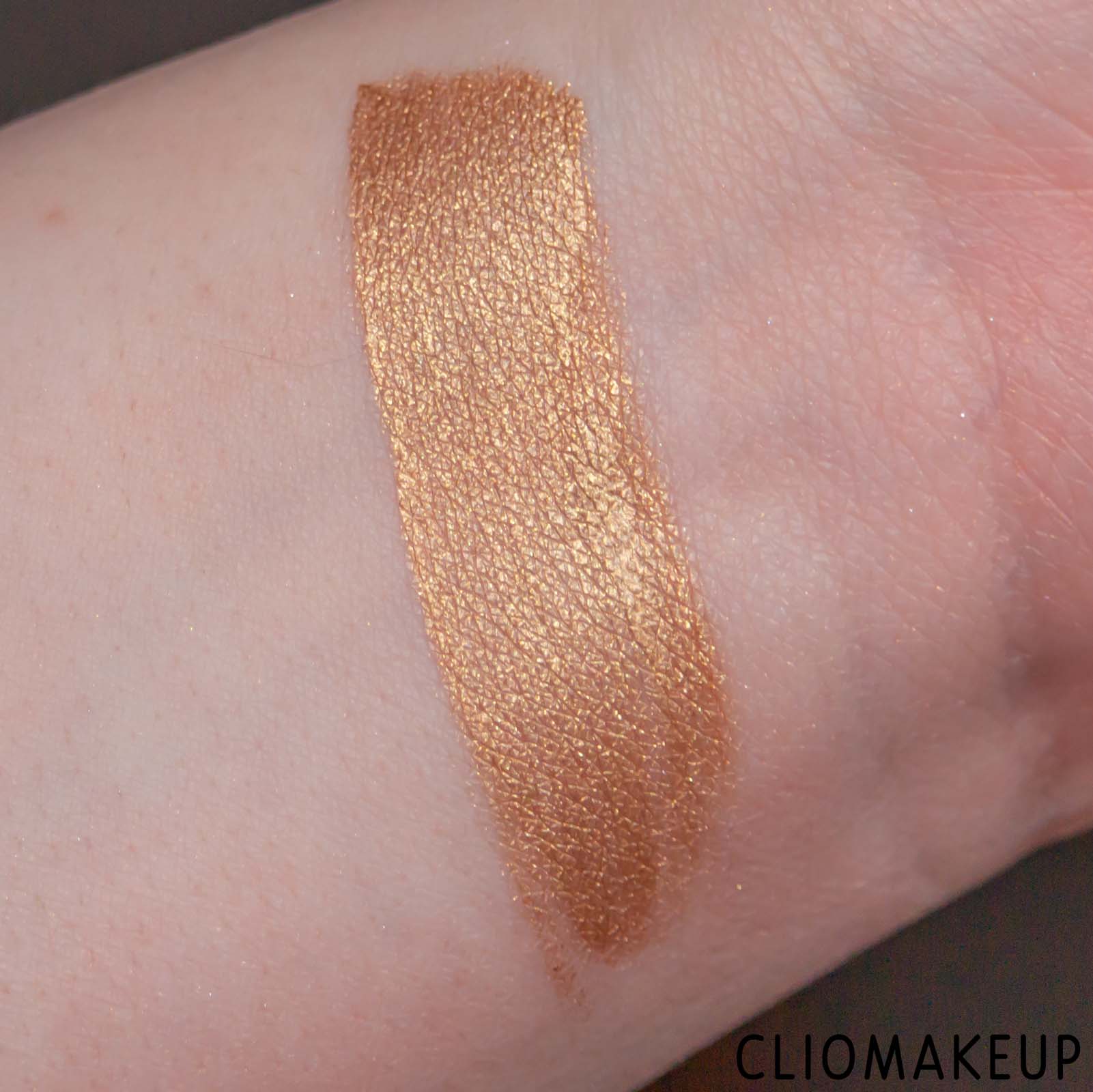 cliomakeup-recensione-ombretto-liquido-wycon-pearly-water-liquid-eyeshadow-6