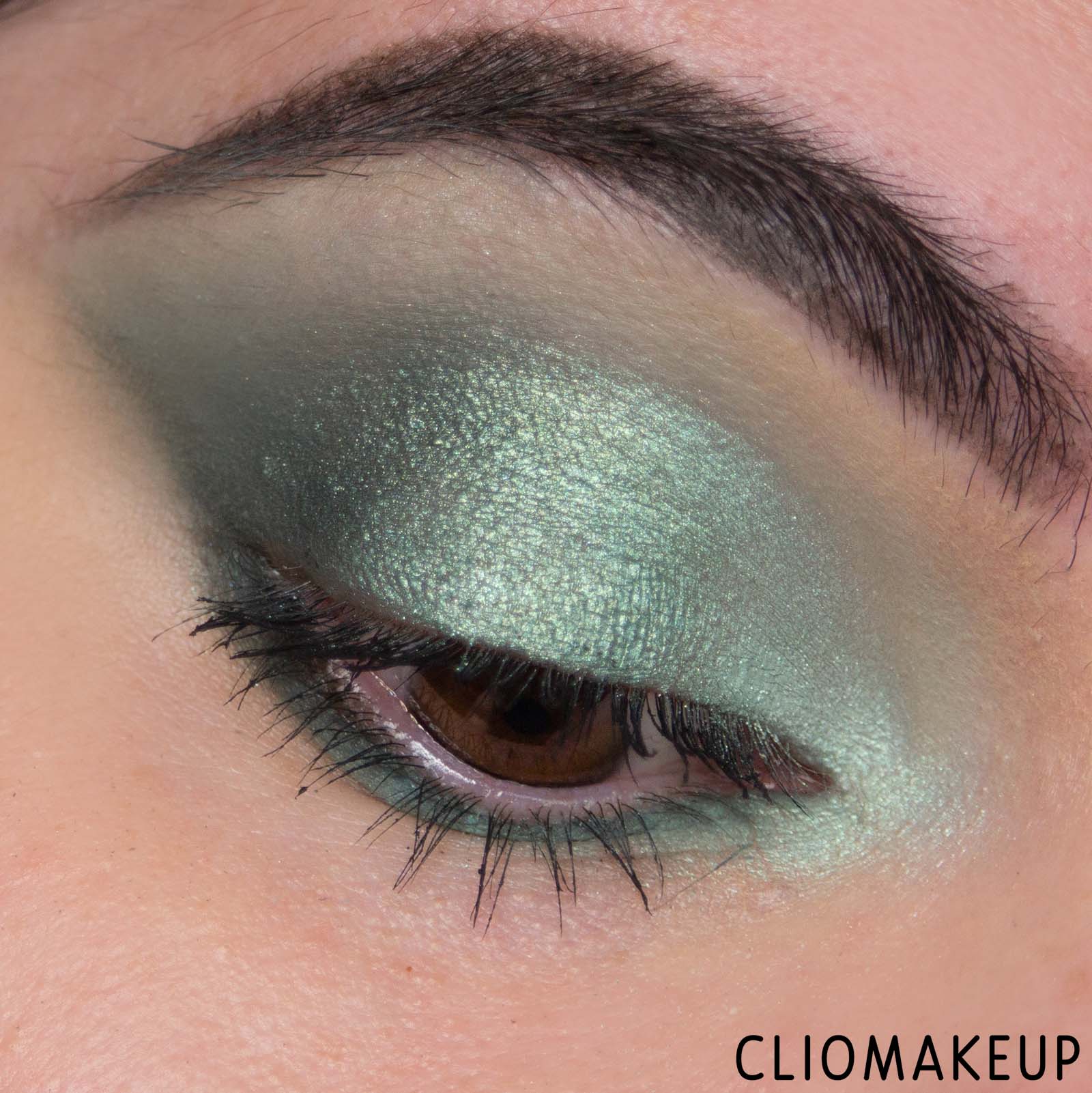 cliomakeup-recensione-palette-essence-disney-classics-bambi-silky-eyeshadow-palette-11