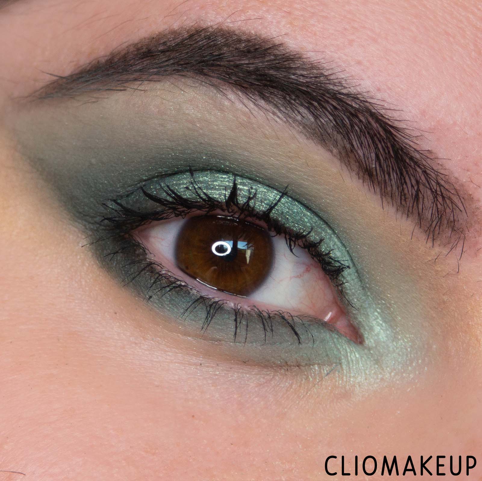 cliomakeup-recensione-palette-essence-disney-classics-bambi-silky-eyeshadow-palette-12