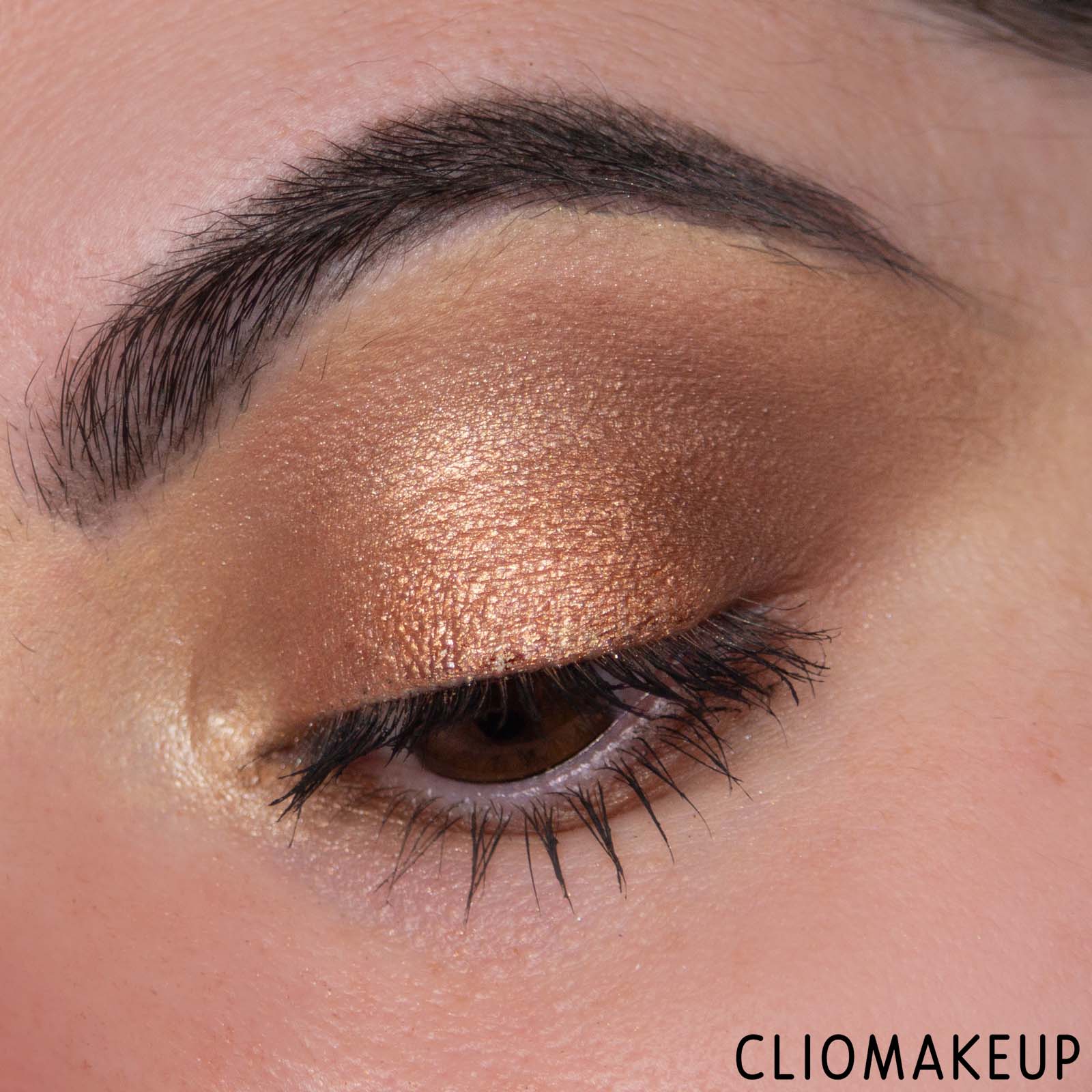 cliomakeup-recensione-palette-essence-disney-classics-bambi-silky-eyeshadow-palette-14