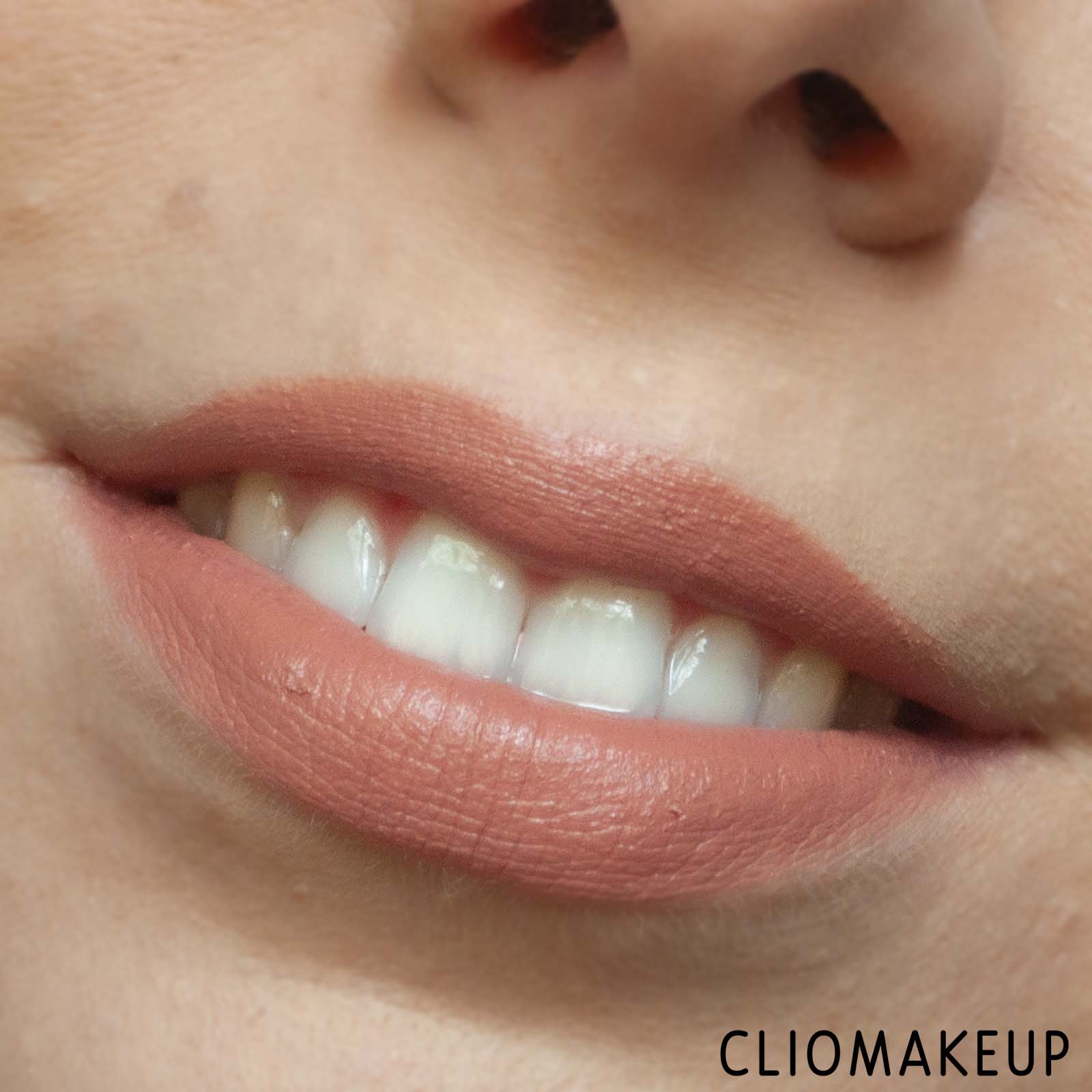 cliomakeup-recensione-rossetti-kiko-green-me-matte-lipstick-8