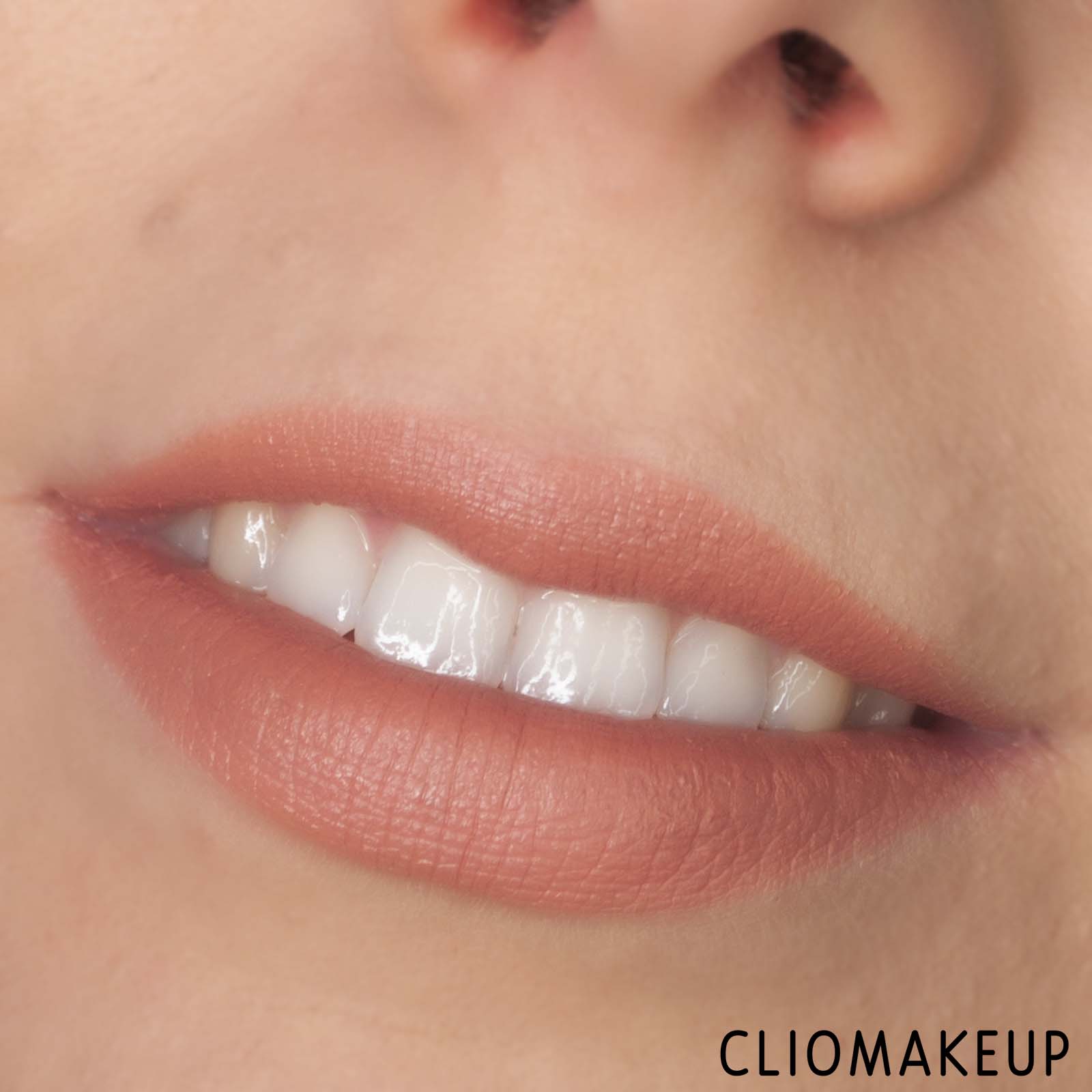 cliomakeup-recensione-rossetti-kiko-green-me-matte-lipstick-9