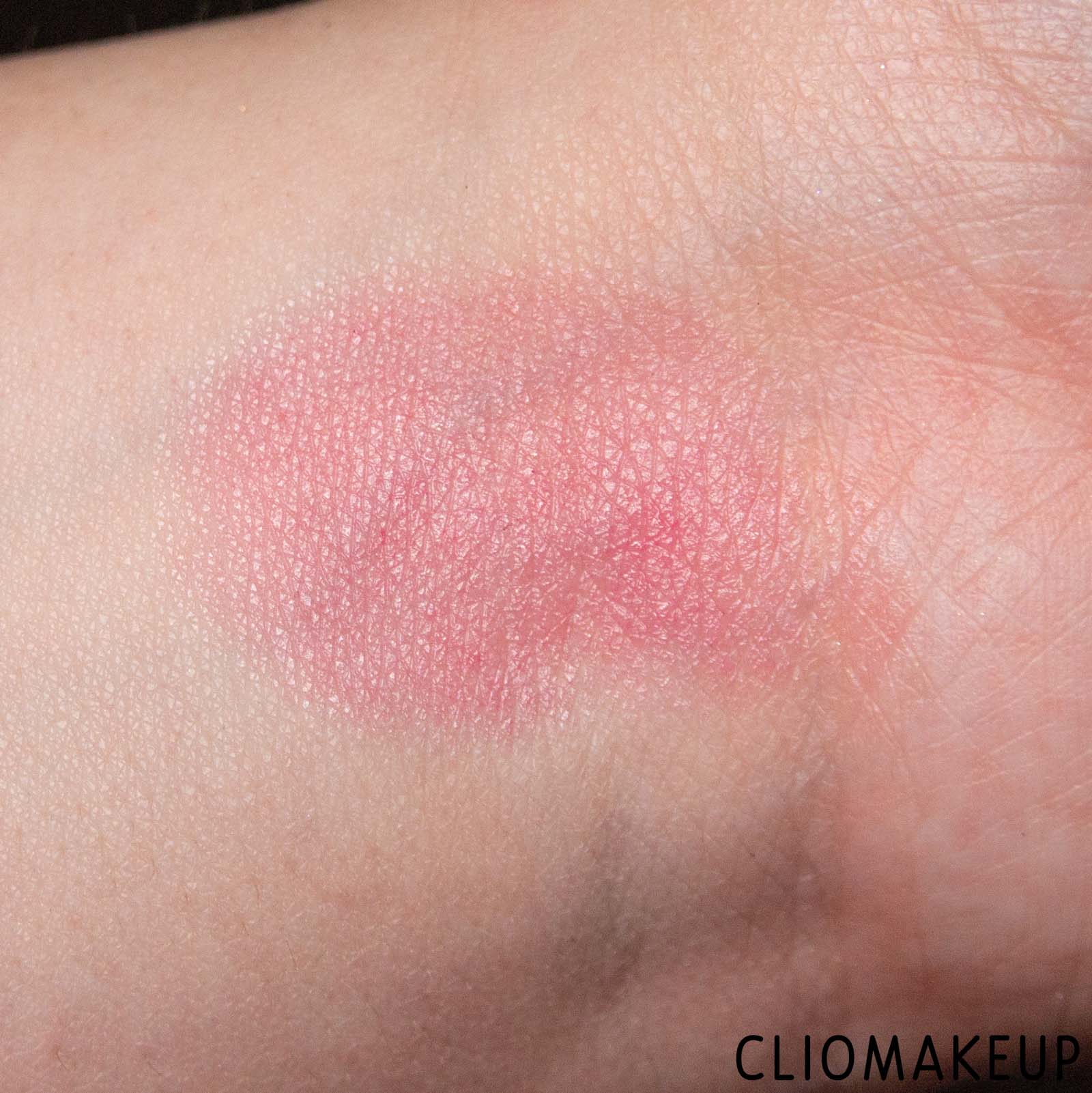 cliomakeup-recensione-balsamo-labbra-essence-heart-core-fruity-lip-balm-7