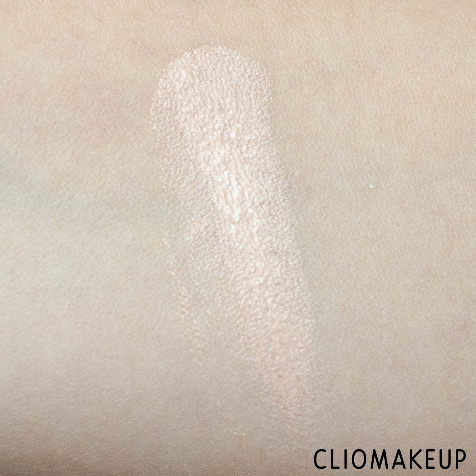 cliomakeup-recensione-correttore-becca-under-eye-brightening-concealer-6