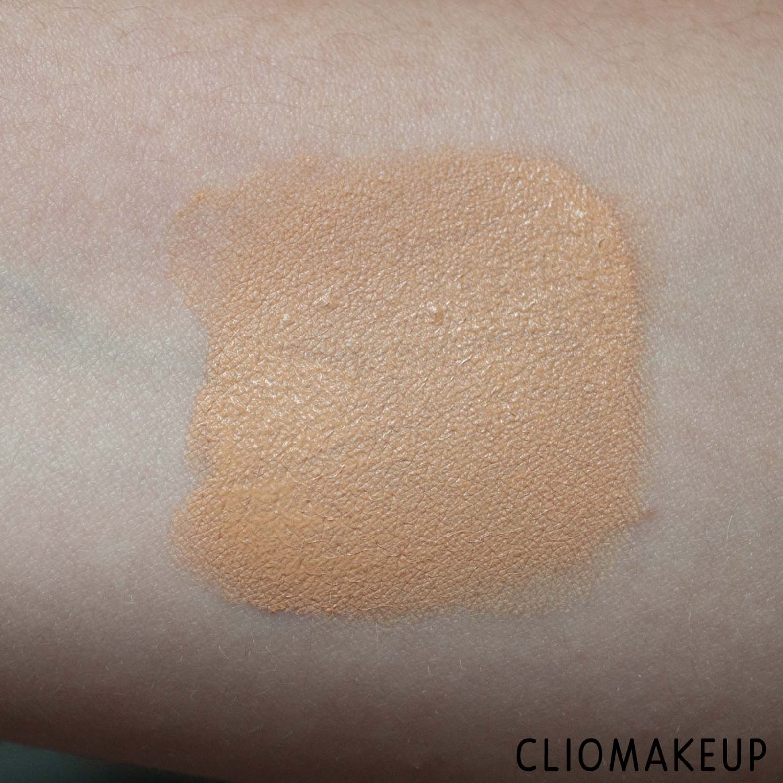 cliomakeup-recensione-fondotinta-kiko-festival-glow-fresh-feel-foundation-spf-30-8