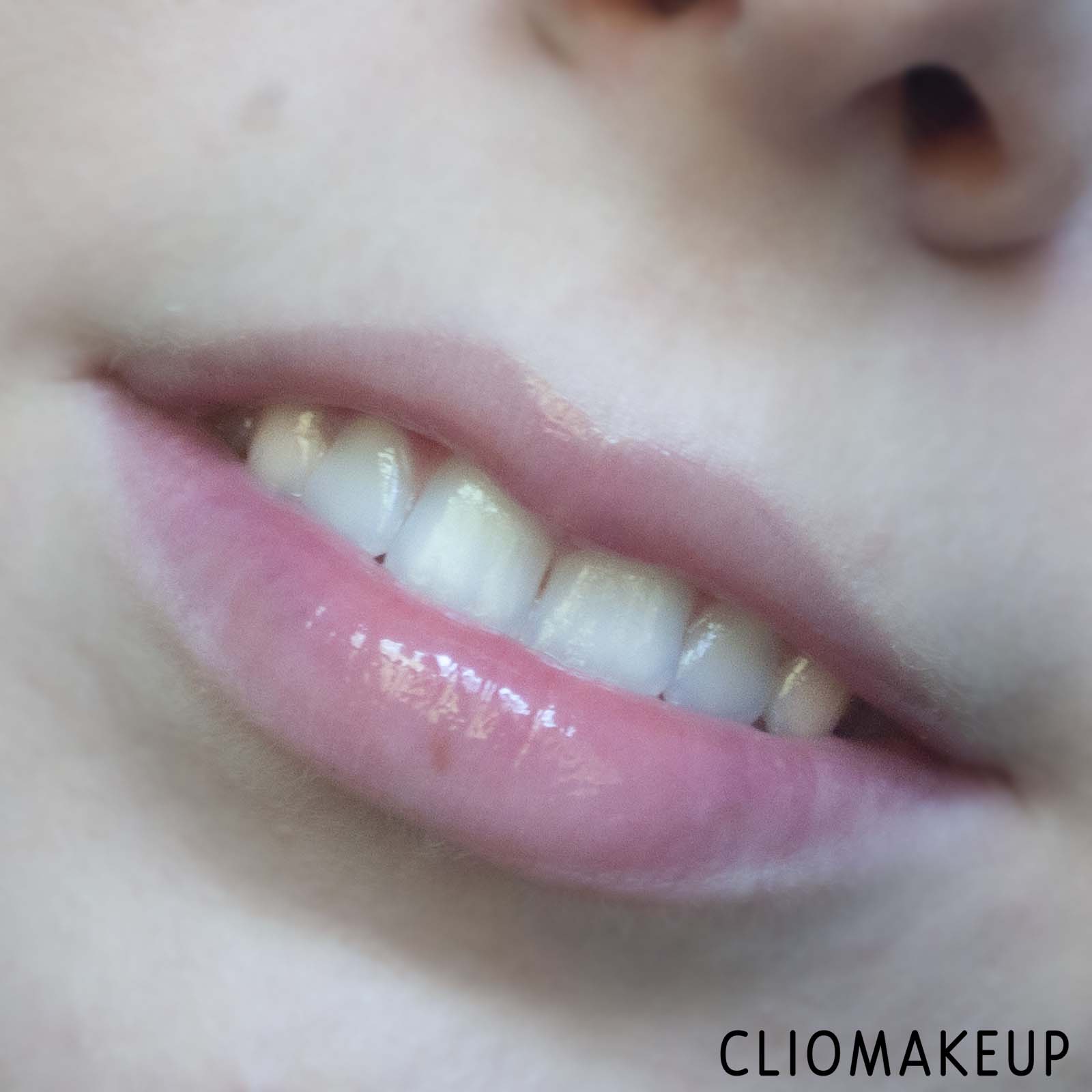 cliomakeup-recensione-olio-labbra-fenty-beauty-cherry-treat-conditioning-lip-oil-10