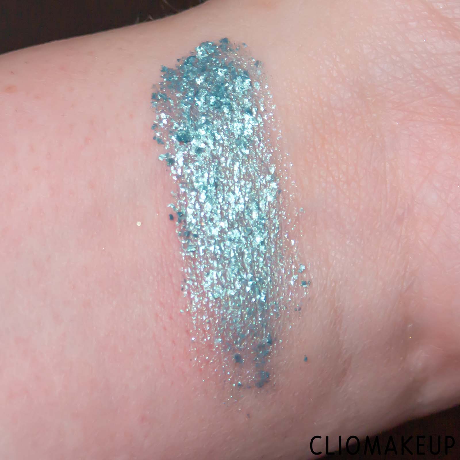 cliomakeup-recensione-ombretto-nars-powerchrome-loose-eye-pigment-6