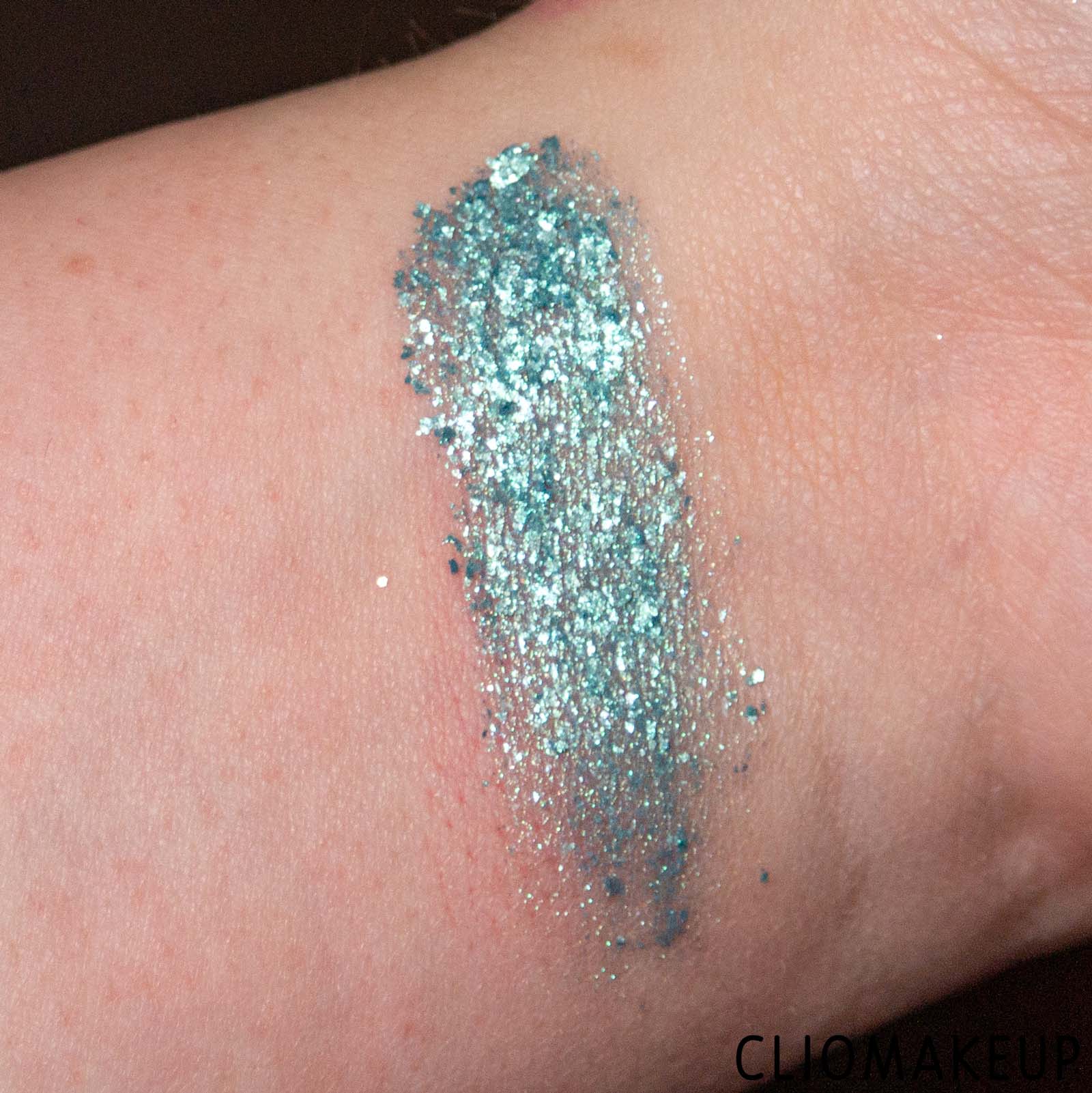 cliomakeup-recensione-ombretto-nars-powerchrome-loose-eye-pigment-7