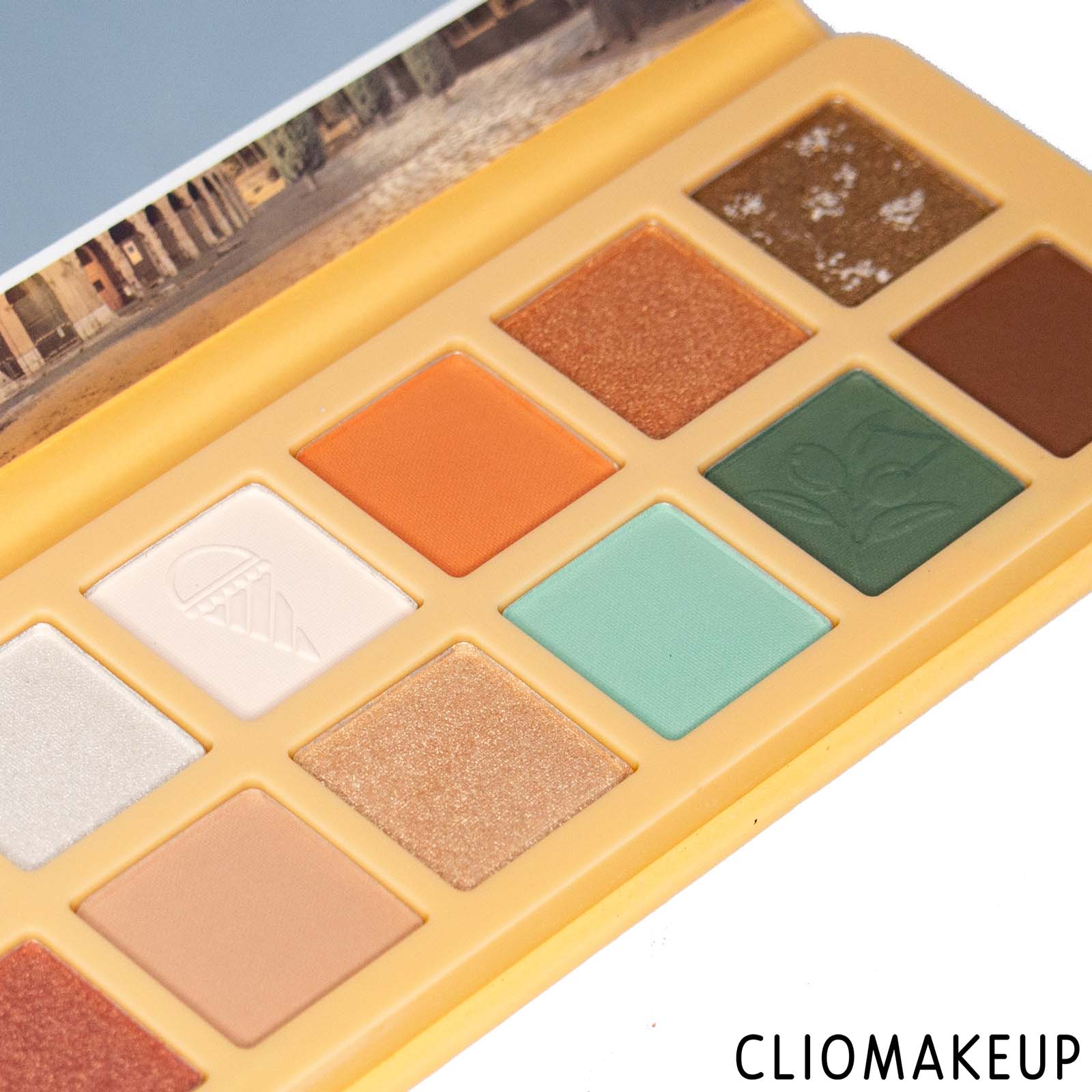 cliomakeup-recensione-palette-essence-benvenuti-a-roma-eyeshadow-palette-5