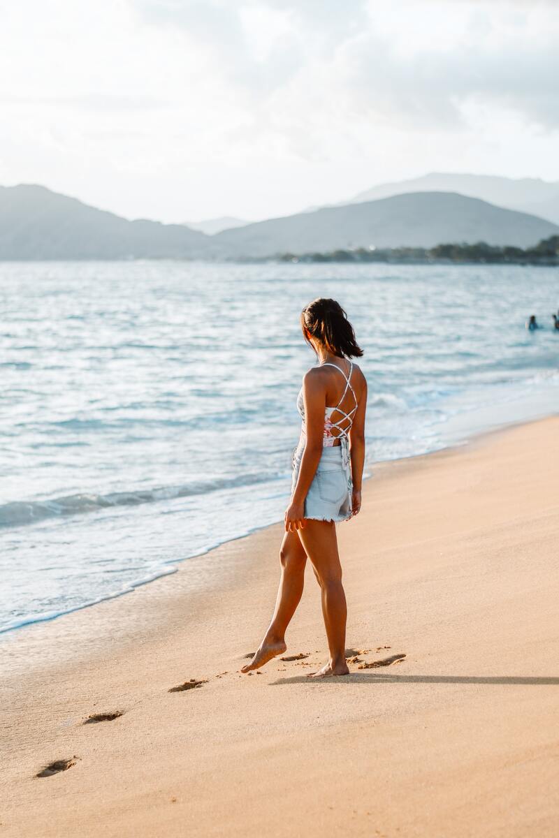 cliomakeup-passeggiate-al-mare-piedi-nudi