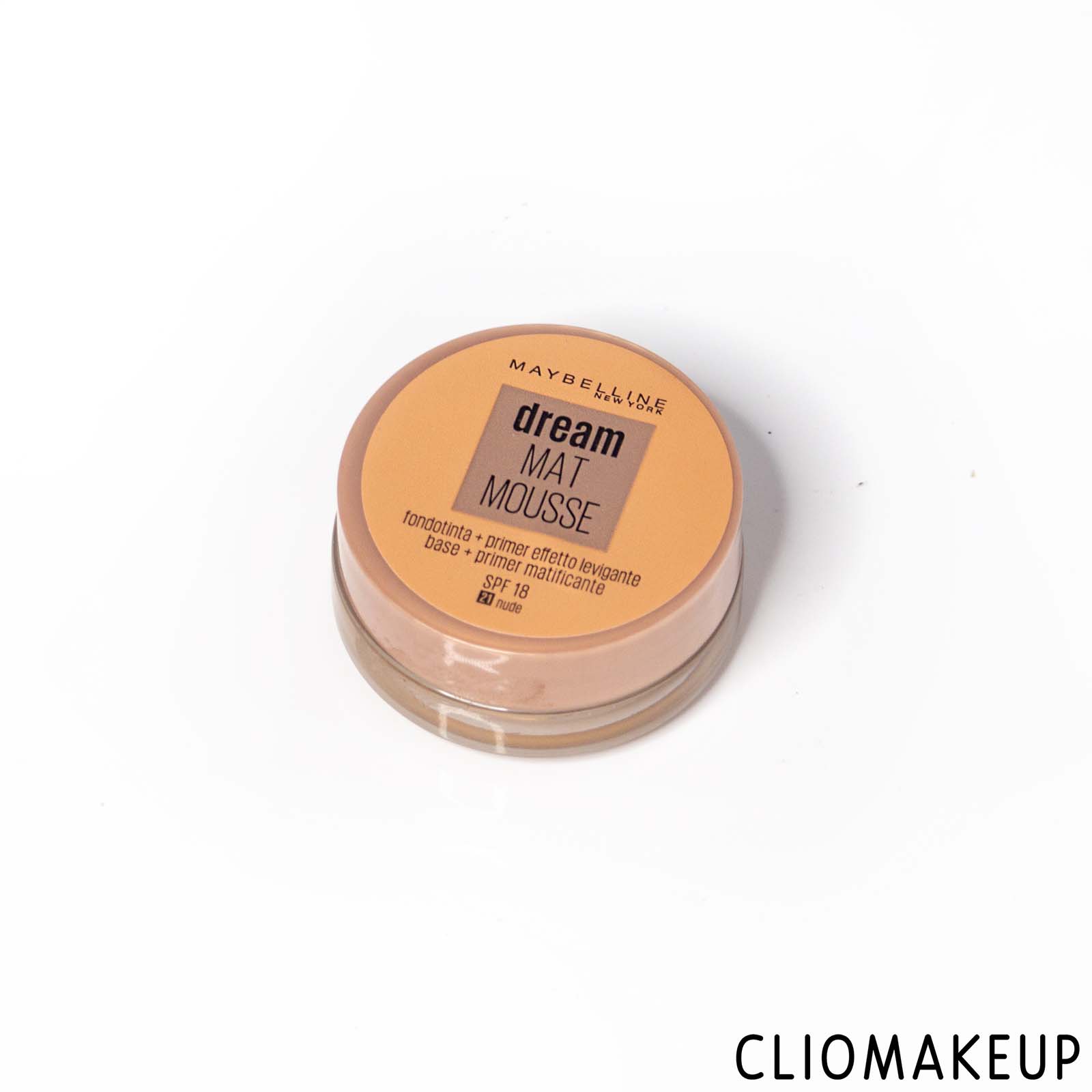 cliomakeup-recensione-fondotinta-maybelline-dream-mat-mousse-base-opacizzante-in-mousse-2