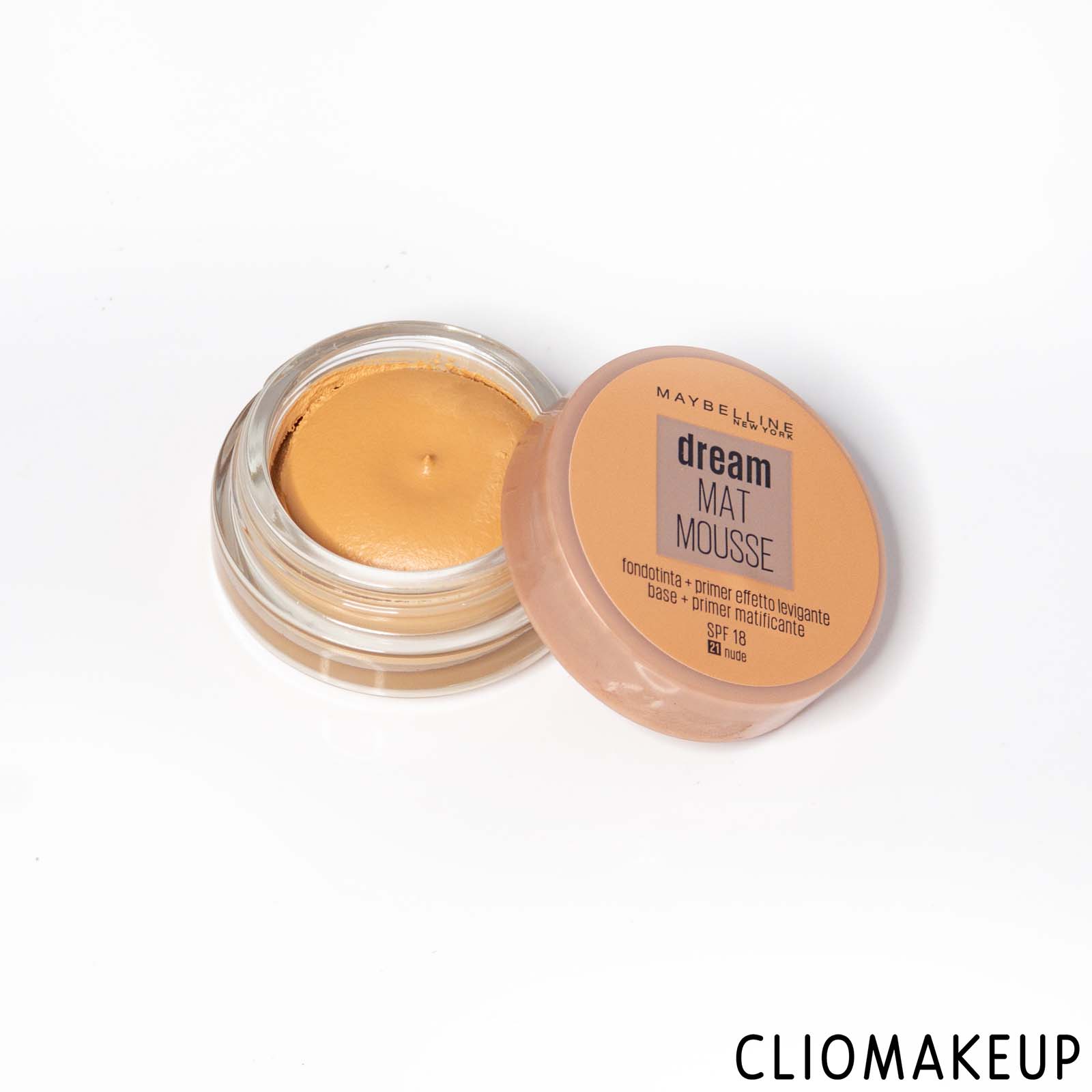 cliomakeup-recensione-fondotinta-maybelline-dream-mat-mousse-base-opacizzante-in-mousse-4