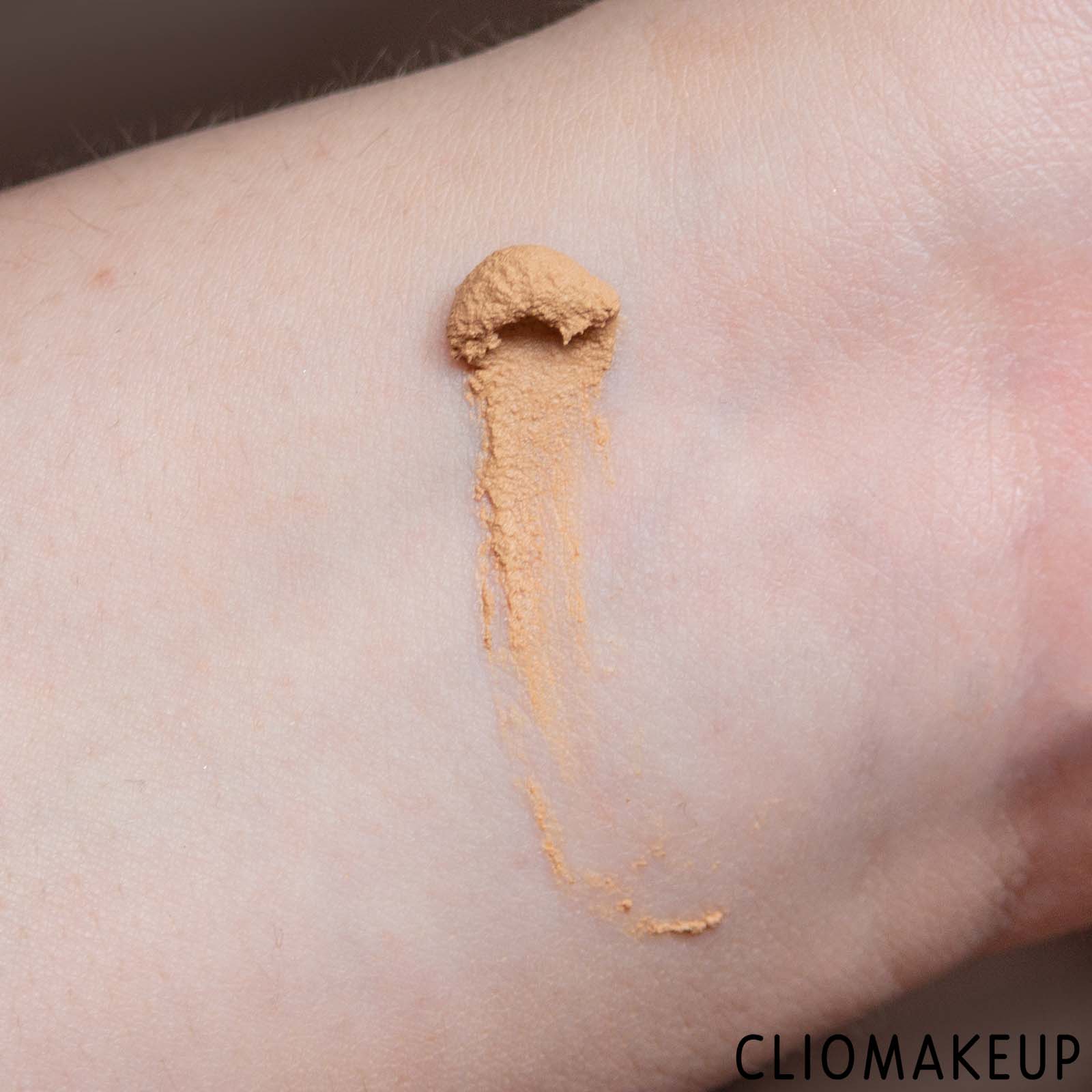 cliomakeup-recensione-fondotinta-maybelline-dream-mat-mousse-base-opacizzante-in-mousse-6