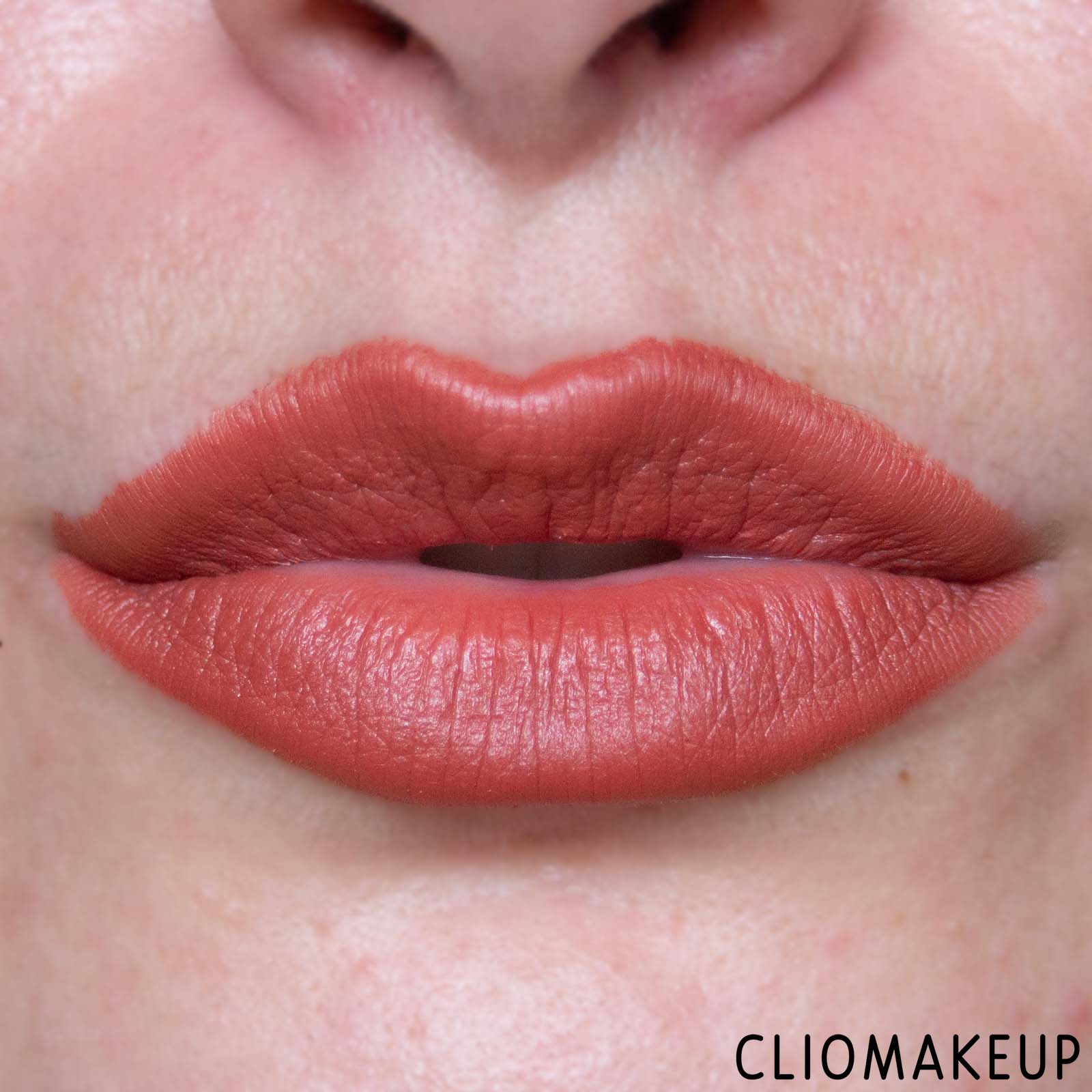 cliomakeup-recensione-rossetti-kiko-festival-glow-no-transfer-lipstick-10