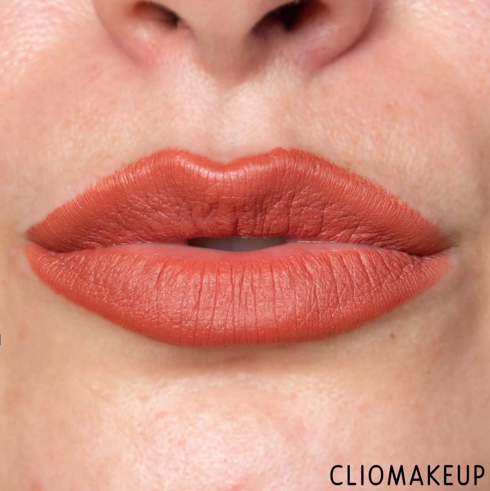 cliomakeup-recensione-rossetti-kiko-festival-glow-no-transfer-lipstick-11