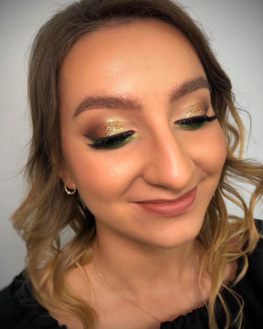 Cliomakeup-make-up-occhi-metallizzato-oro-verde