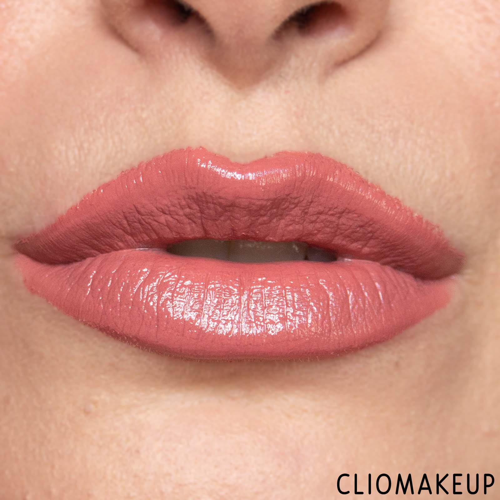 cliomakeup-recensione-rossetto-pupa-vamp-colore-estremo-labbra-scenografiche-11