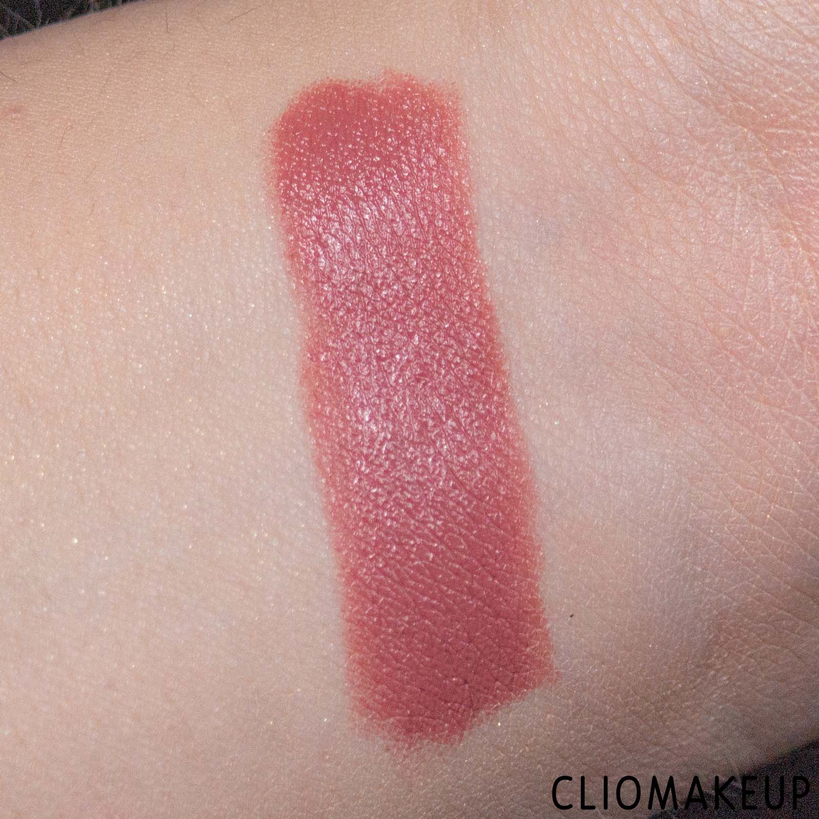 cliomakeup-recensione-rossetto-pupa-vamp-colore-estremo-labbra-scenografiche-6