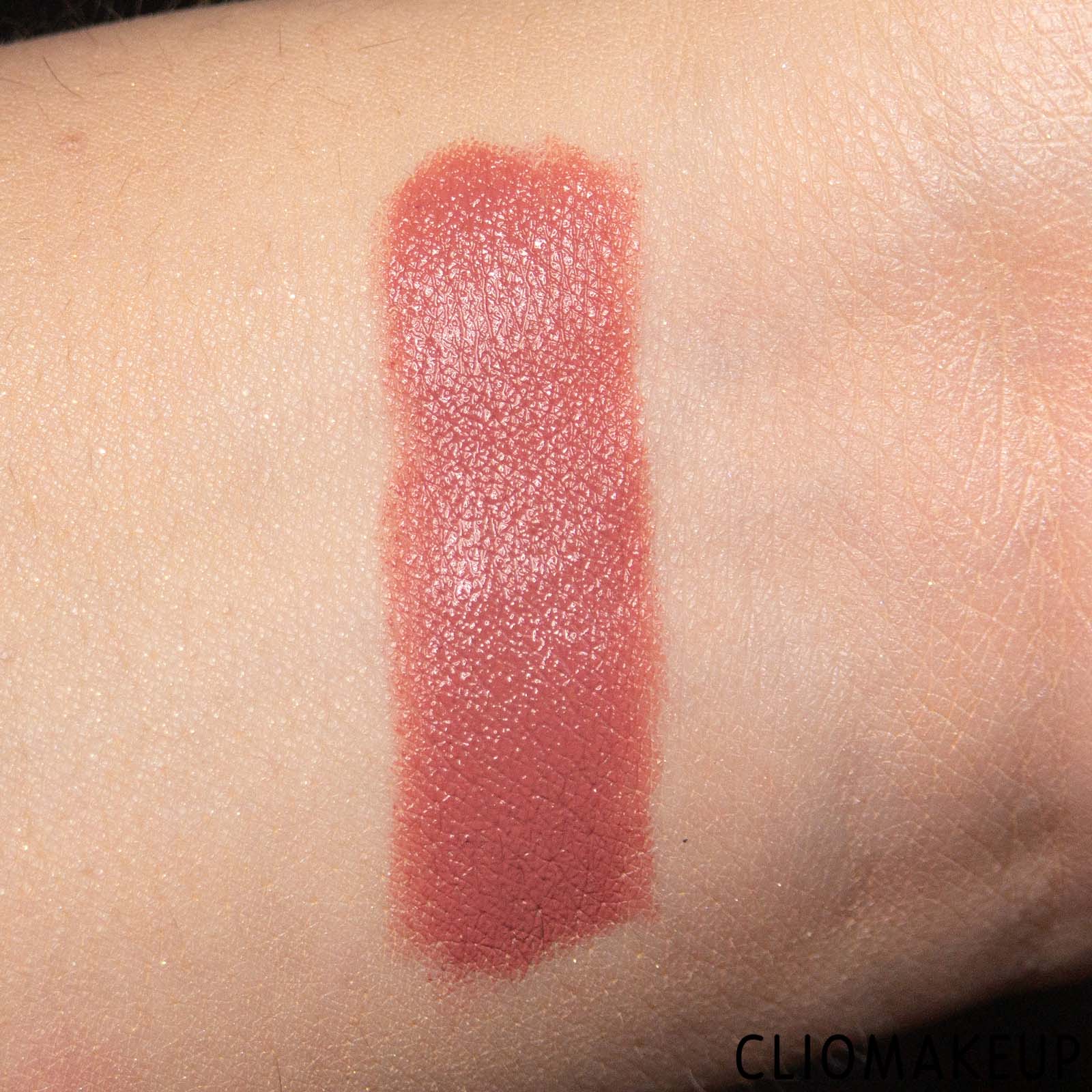 cliomakeup-recensione-rossetto-pupa-vamp-colore-estremo-labbra-scenografiche-7