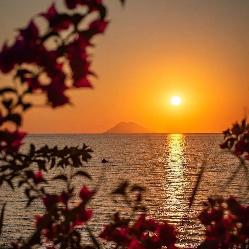 cliomakeup-tramonti-italia-estate-2022-stromboli