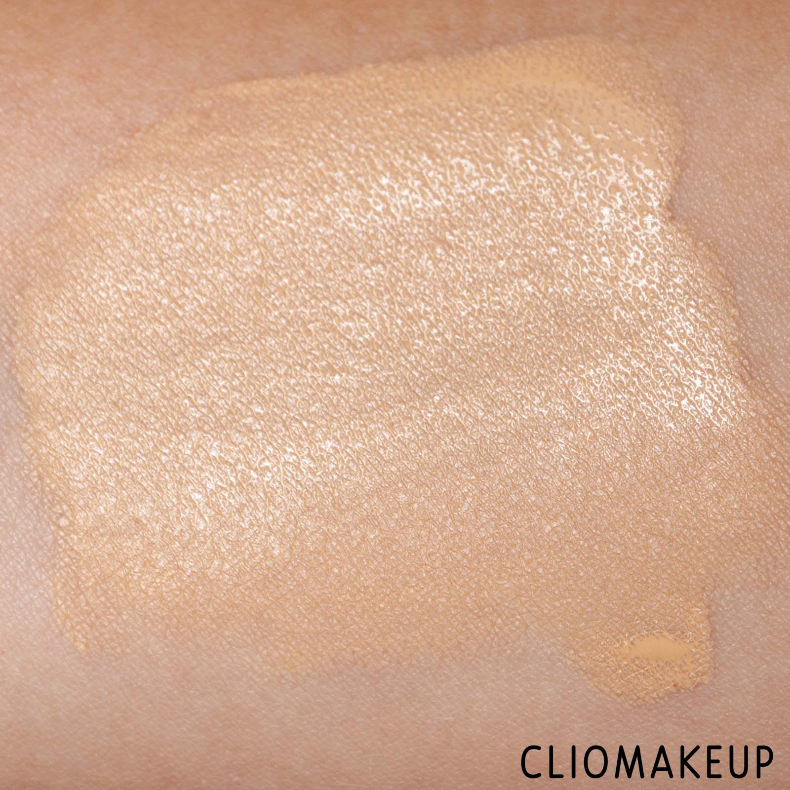 cliomakeup-recensione-fondotinta-kiko-blue-me-energizing-effect-foundation-7