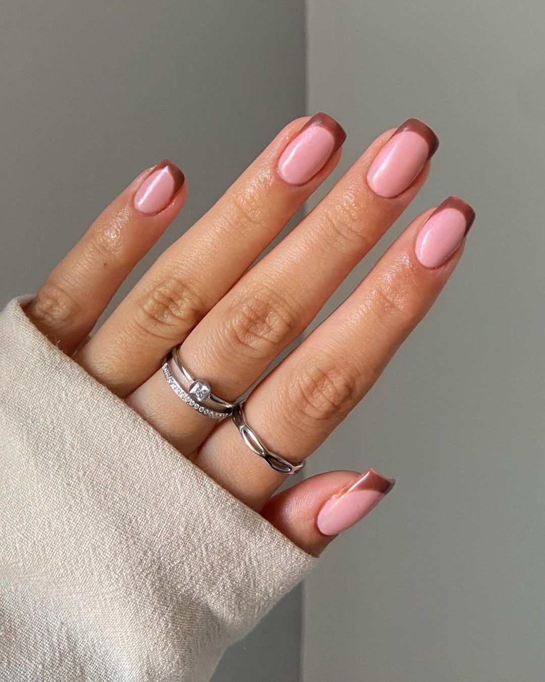 Cliomakeup-french-manicure-autunno-2022-marrone