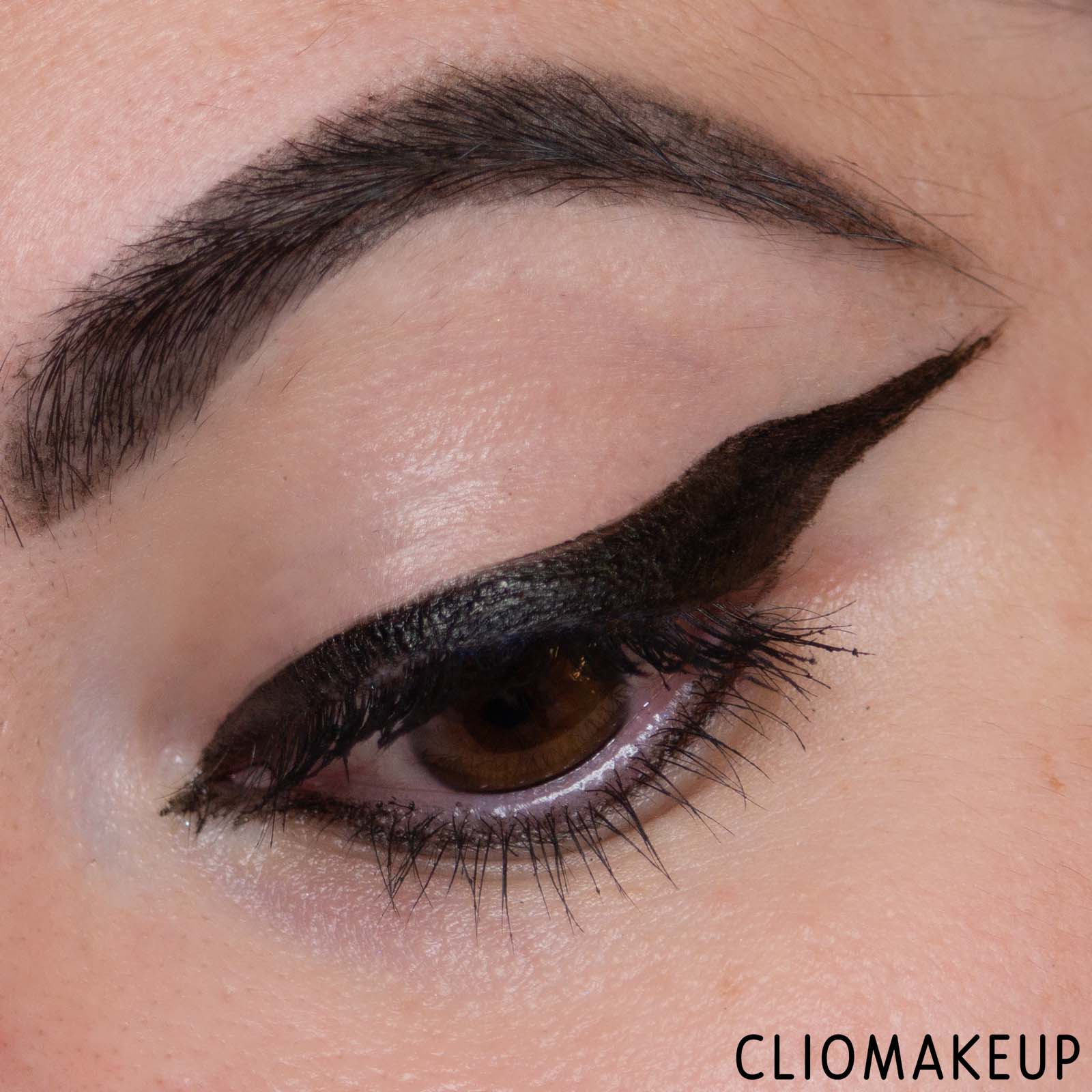 cliomakeup-recensione-eyeliner-wycon-black-is-black-double-ended-eyeliner-11