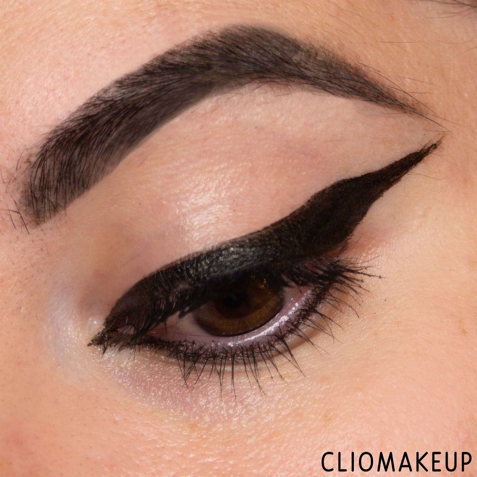 cliomakeup-recensione-eyeliner-wycon-black-is-black-double-ended-eyeliner-12