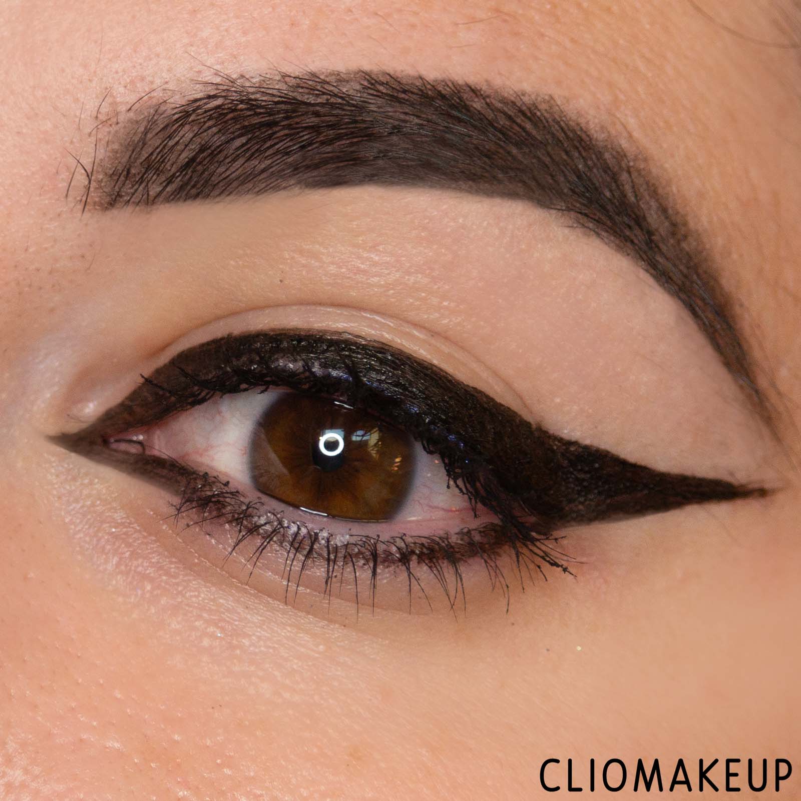 cliomakeup-recensione-eyeliner-wycon-black-is-black-double-ended-eyeliner-13