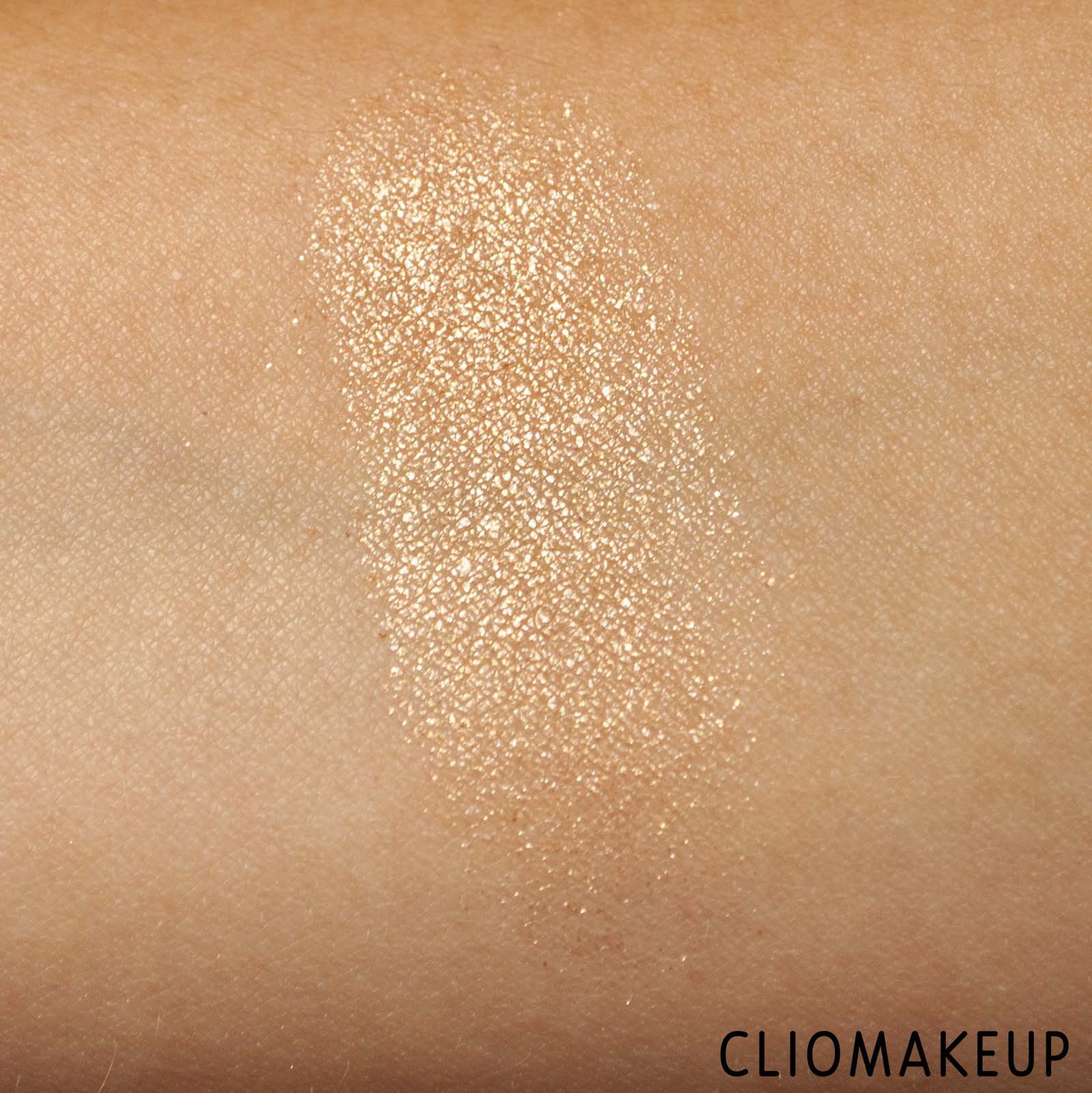 cliomakeup-recensione-illuminante-kiko-blue-me-pearl-highlighter-6