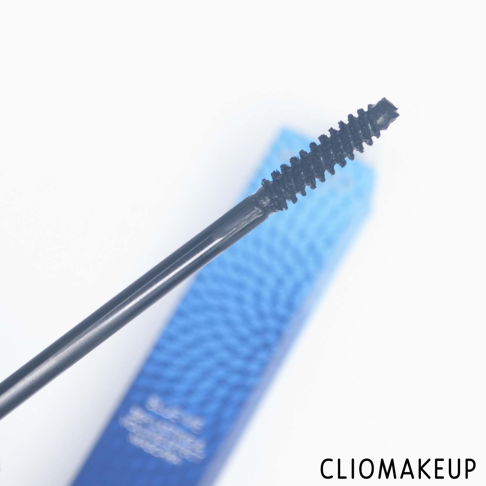 cliomakeup-recensione-mascara-kiko-blue-me-36h-lasting-e-volume-effect-mascara-5