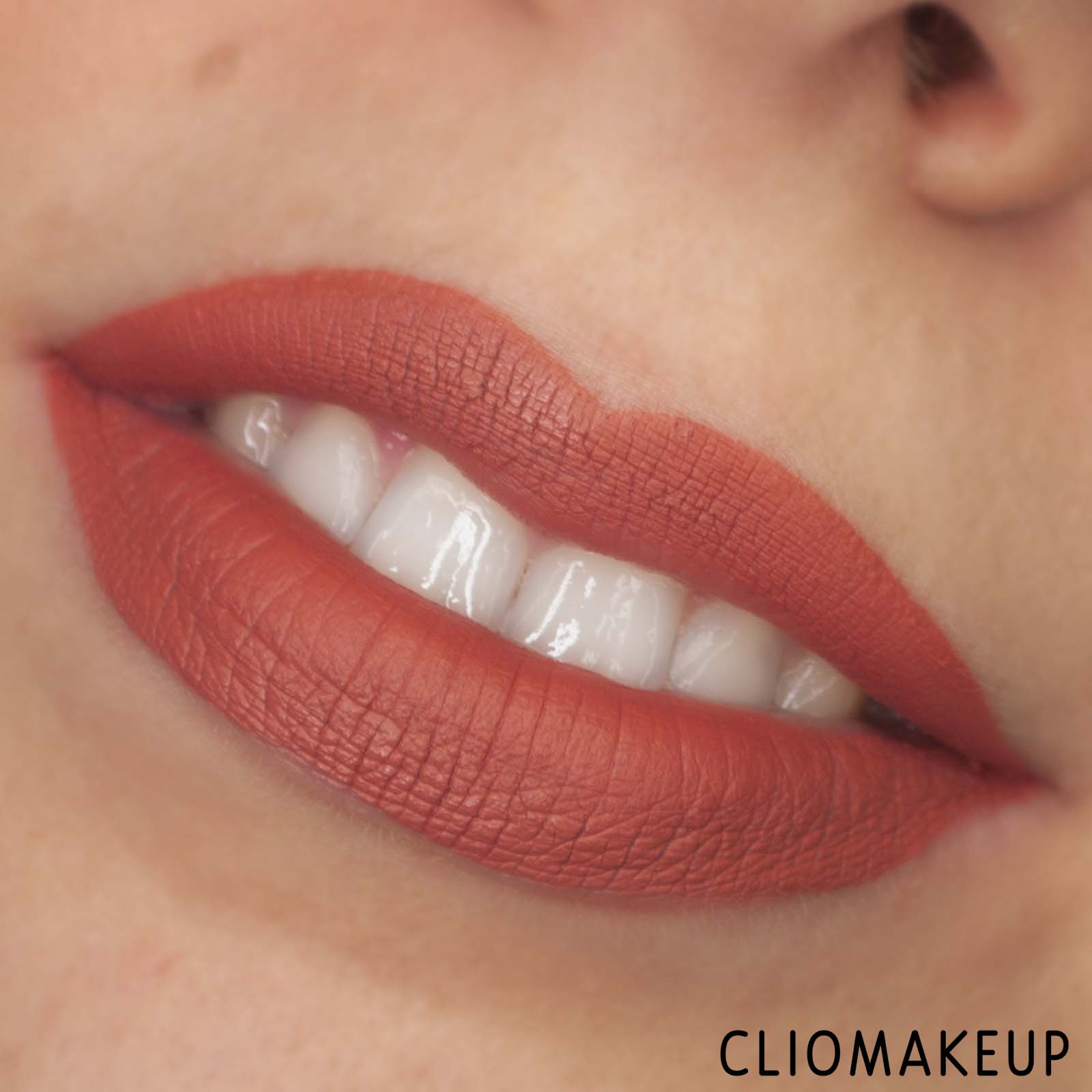 cliomakeup-recensione-rossetti-kiko-blue-me-matte-liquid-lipstick-11