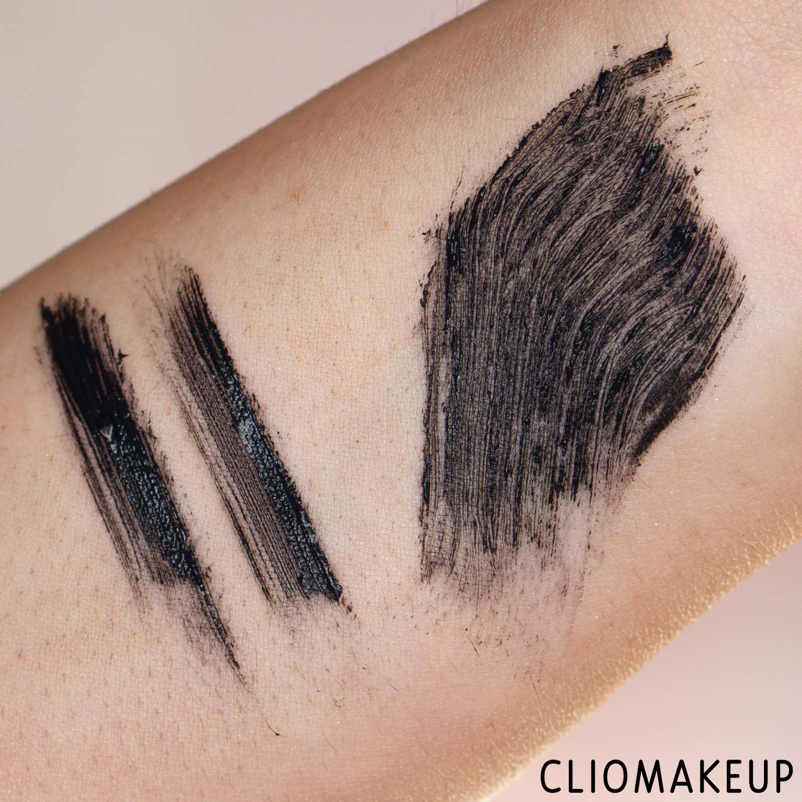 cliomakeup-recensione-mascara-essence-disney-villains-evil-quenn-i-love-extreme-volume-mascara-7