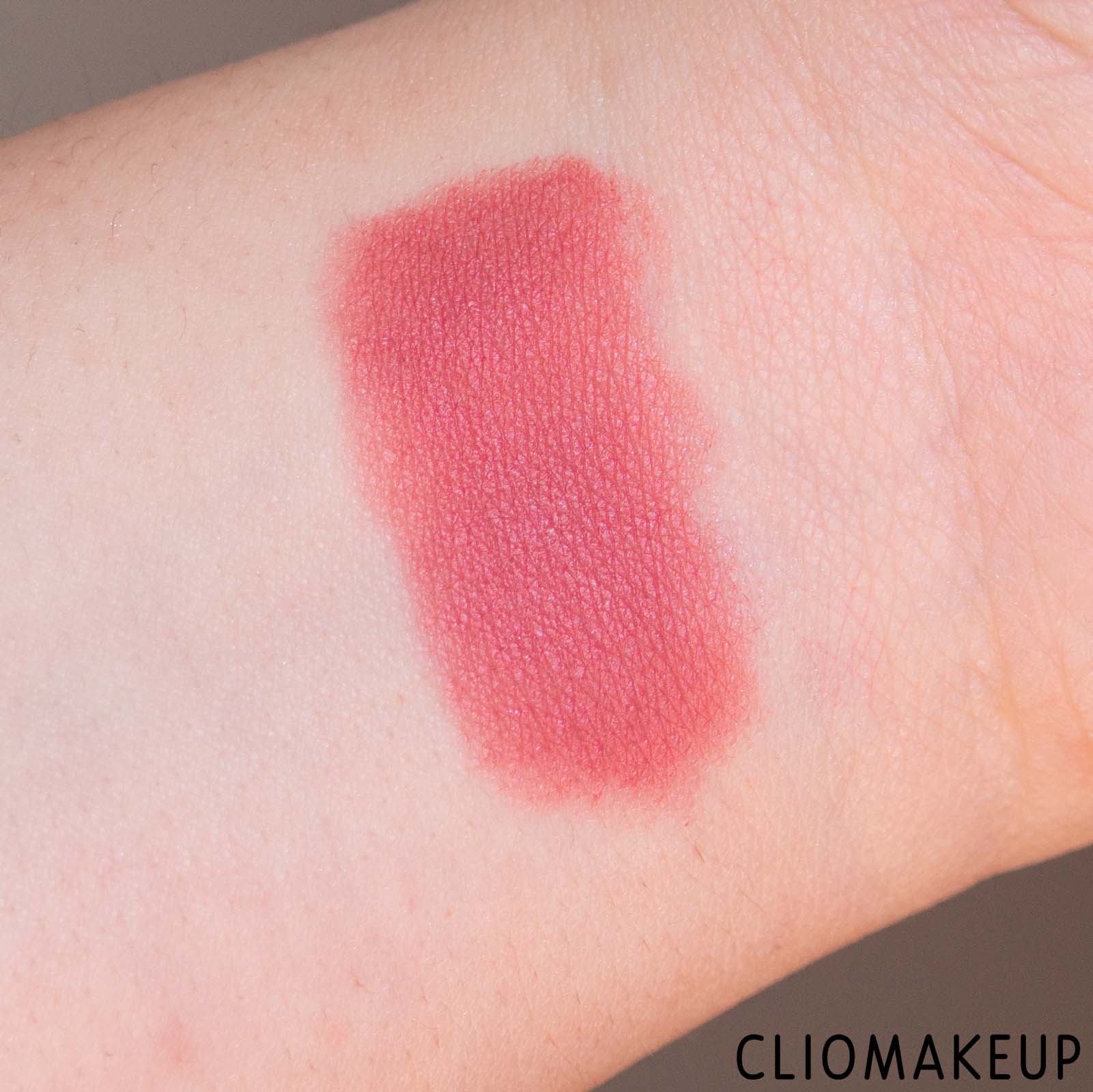 cliomakeup-recensione-rossetto-essence-pumpkins-pretty-please-matte-lipstick-6