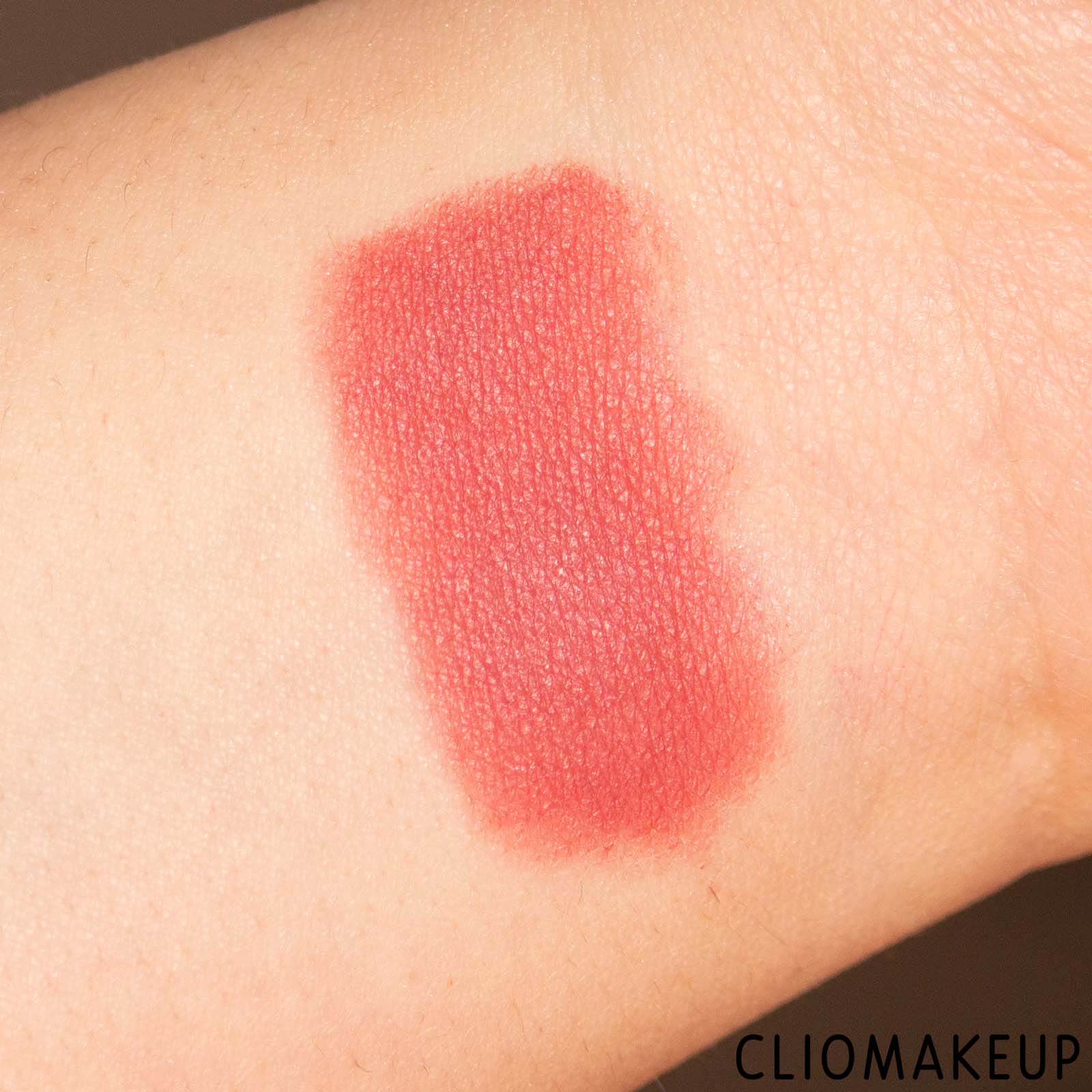 cliomakeup-recensione-rossetto-essence-pumpkins-pretty-please-matte-lipstick-7