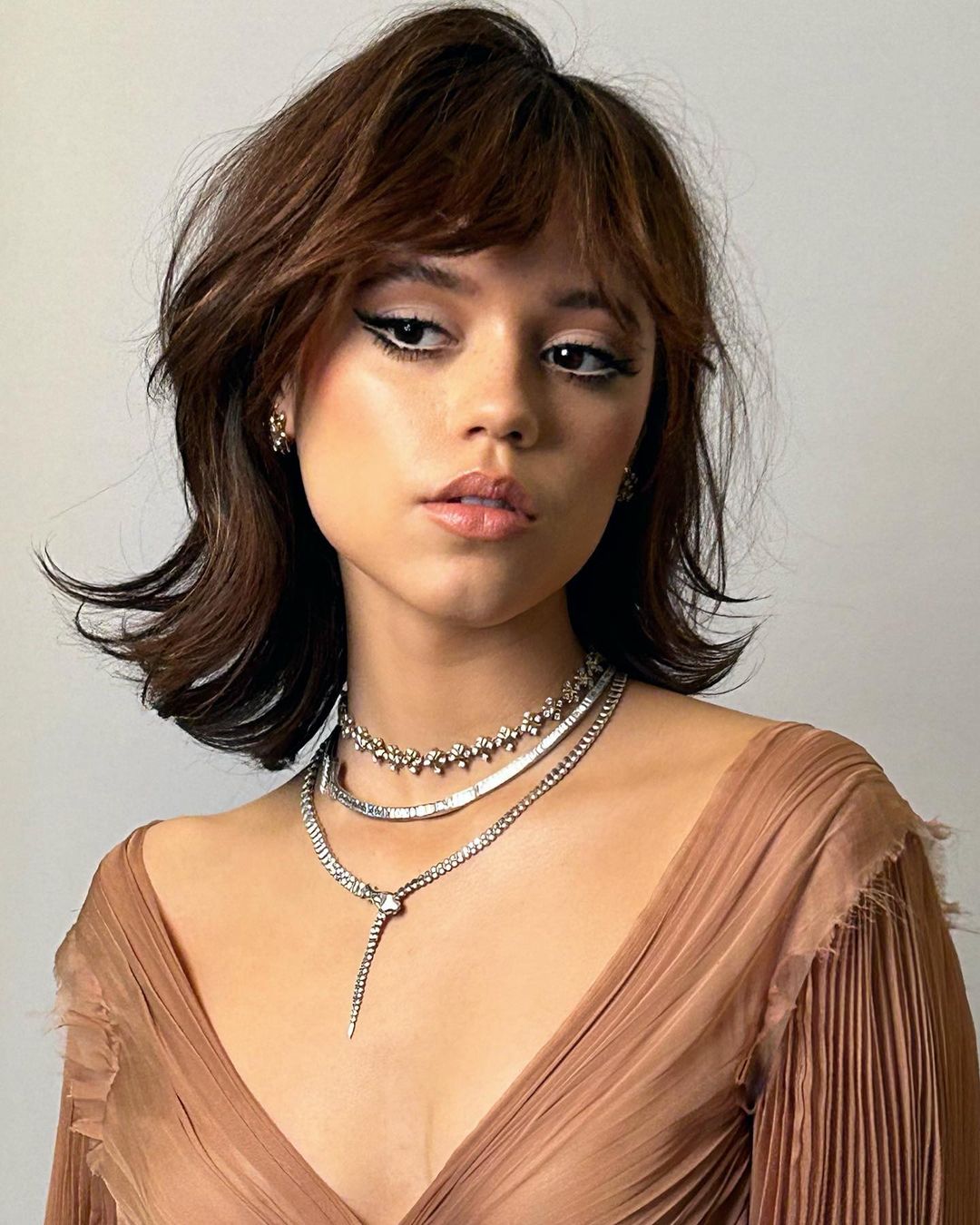 Cliomakeup-golden-globes-2023-look-jenna-ortega