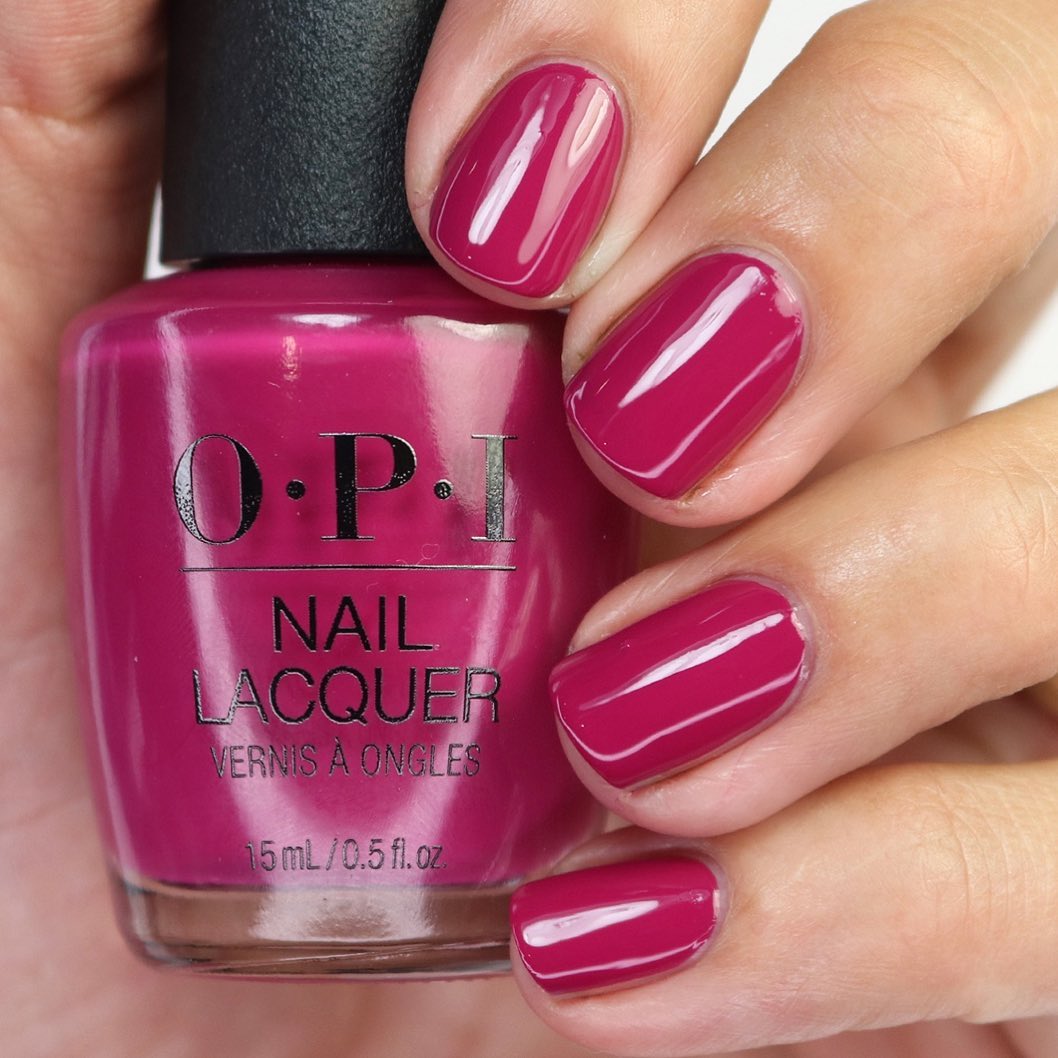 Cliomakeup-unghie-viva-magenta-smalto-opi