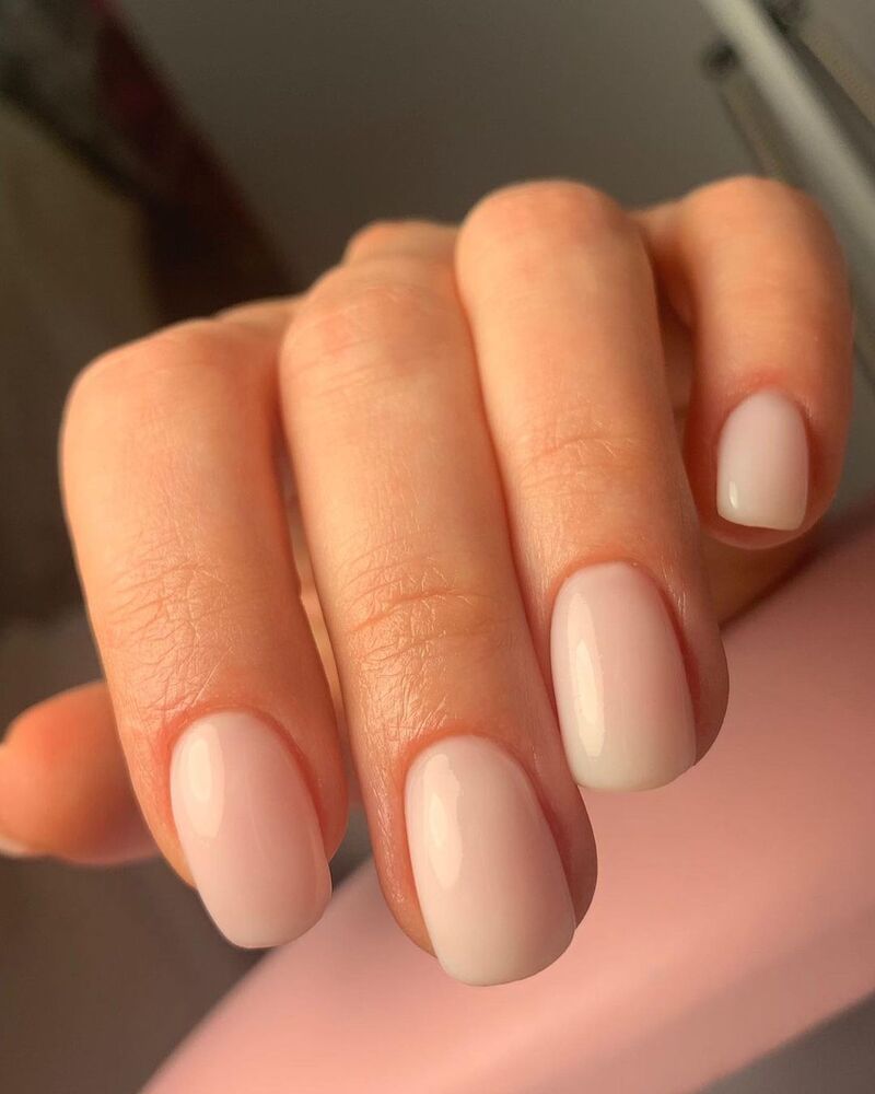 cliomakeup-milky-nails-2023-corte