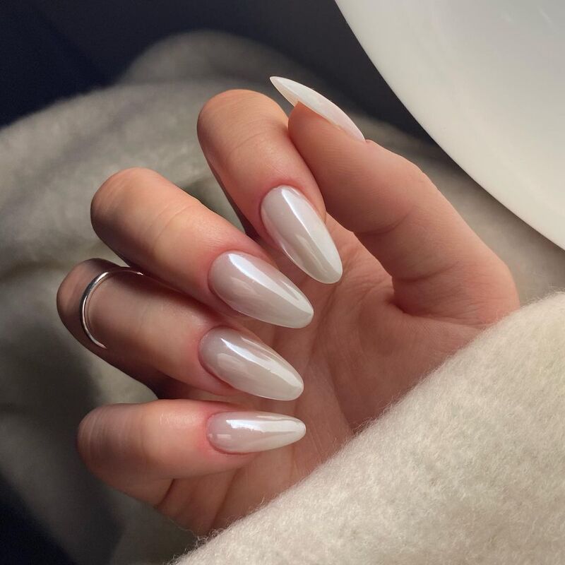 cliomakeup-milky-nails-2023-glazed