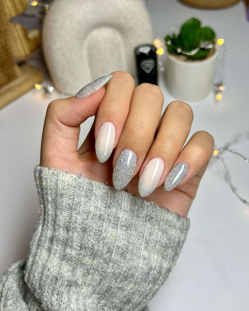 cliomakeup-milky-nails-2023-glitter