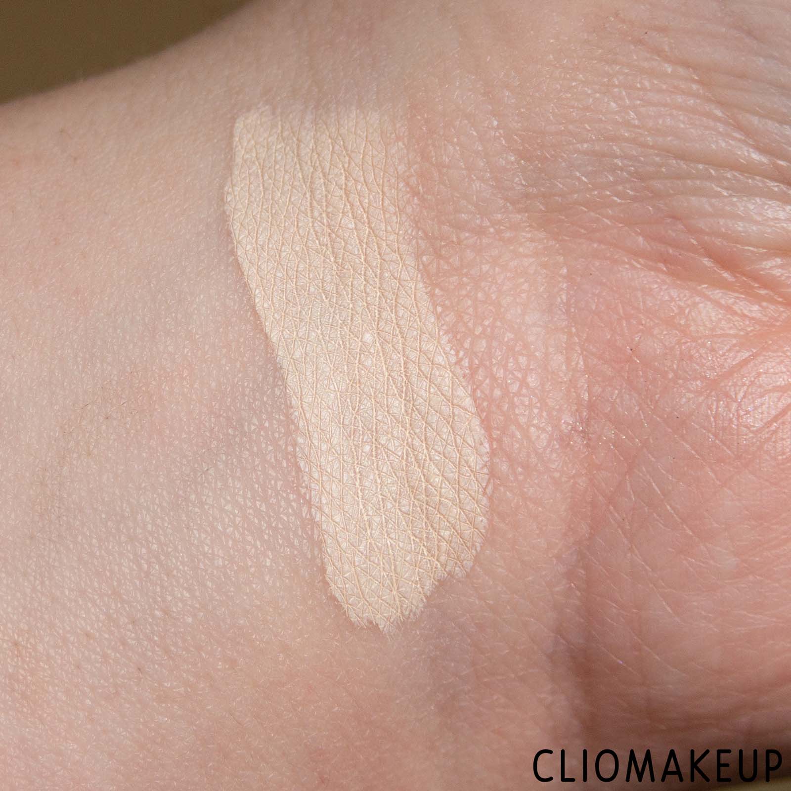 cliomakeup-recensione-correttore-maybelline-super-stay-active-wear-concealer-7