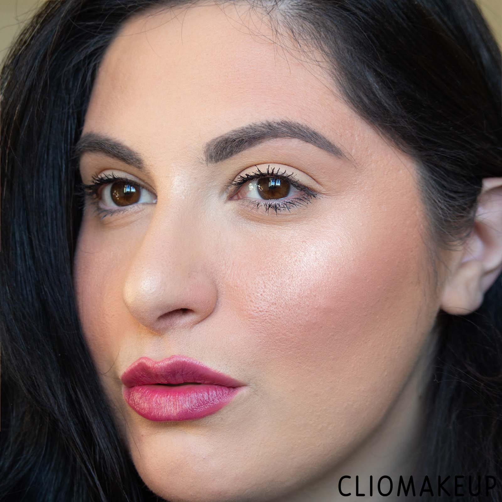 cliomakeup-recensione-illuminante-smashbox-x-becca-shimmering-skin-perfector-pressed-powder-10