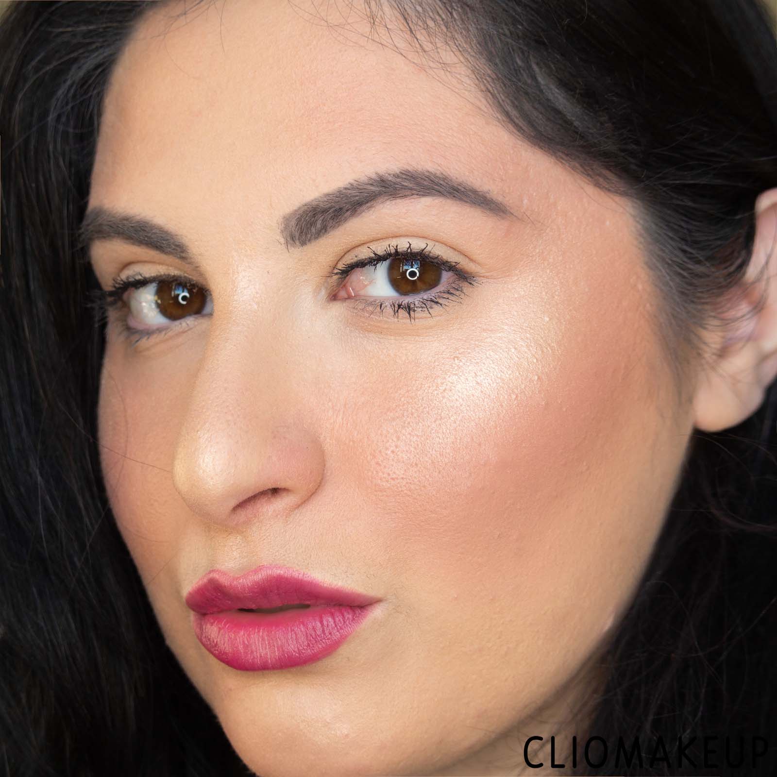 cliomakeup-recensione-illuminante-smashbox-x-becca-shimmering-skin-perfector-pressed-powder-13