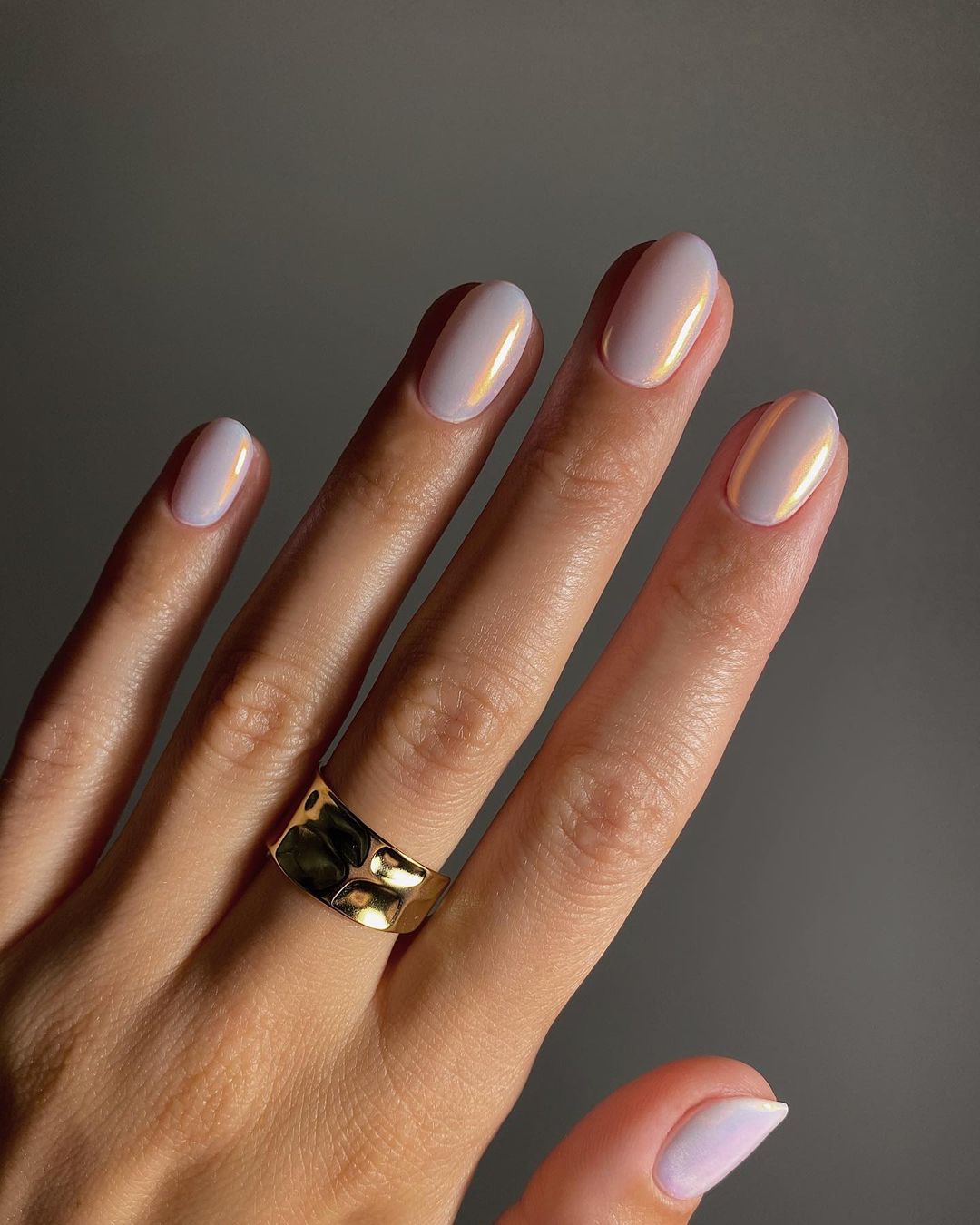 Cliomakeup-unghie-nude-2023-glazed-donut-nails