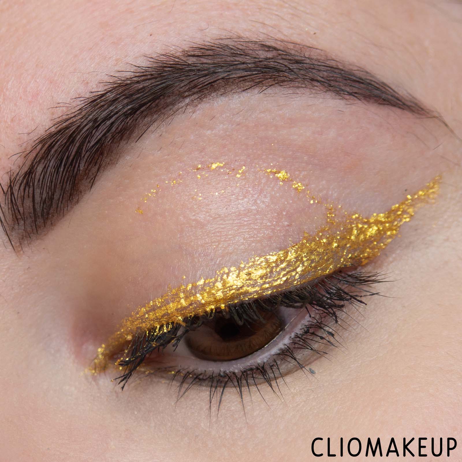 cliomakeup-recensione-eyeliner-revolution-chromatic-liner-gold-gleam-12