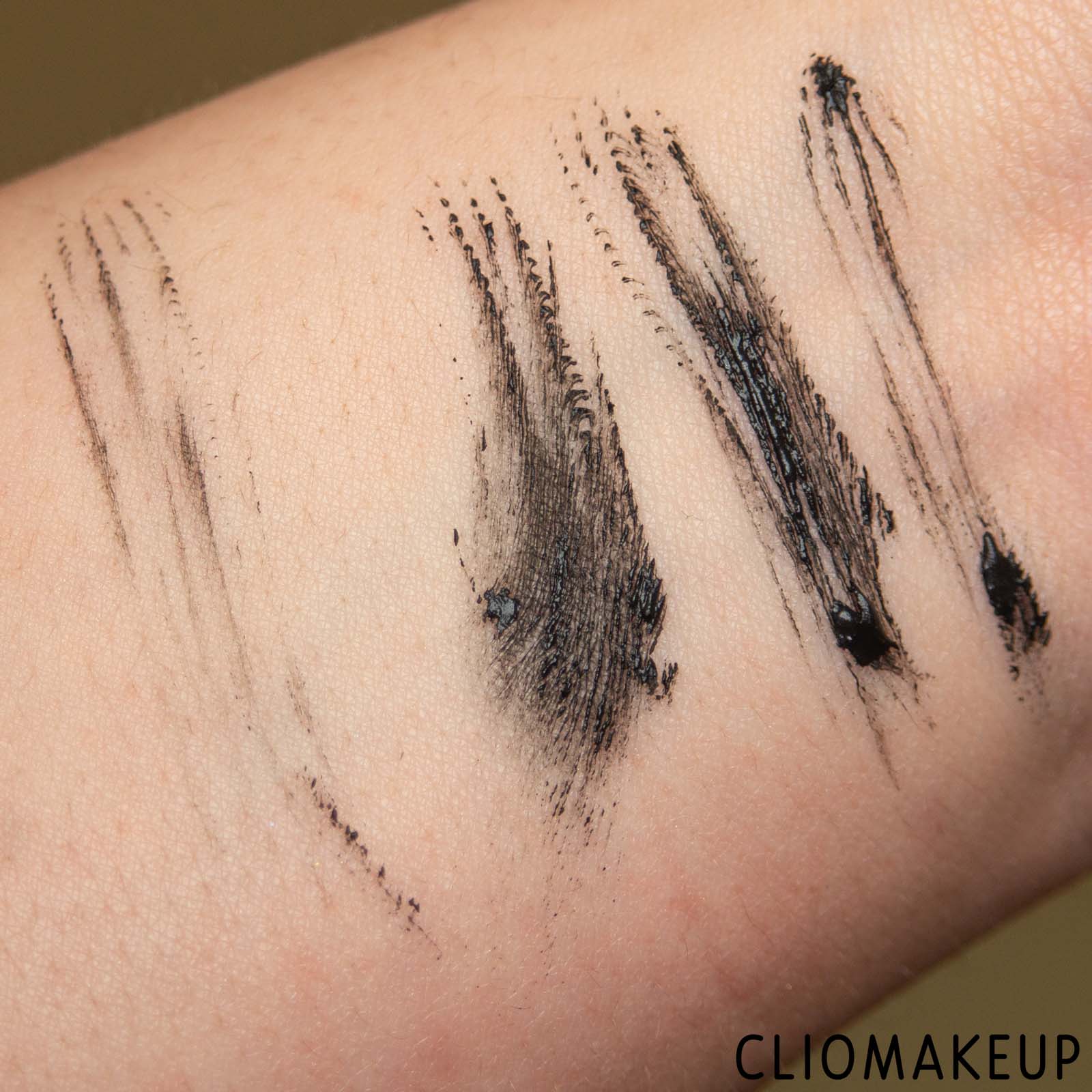 cliomakeup-recensione-mascara-revolution-cosmic-trip-alien-lash-mascara-7