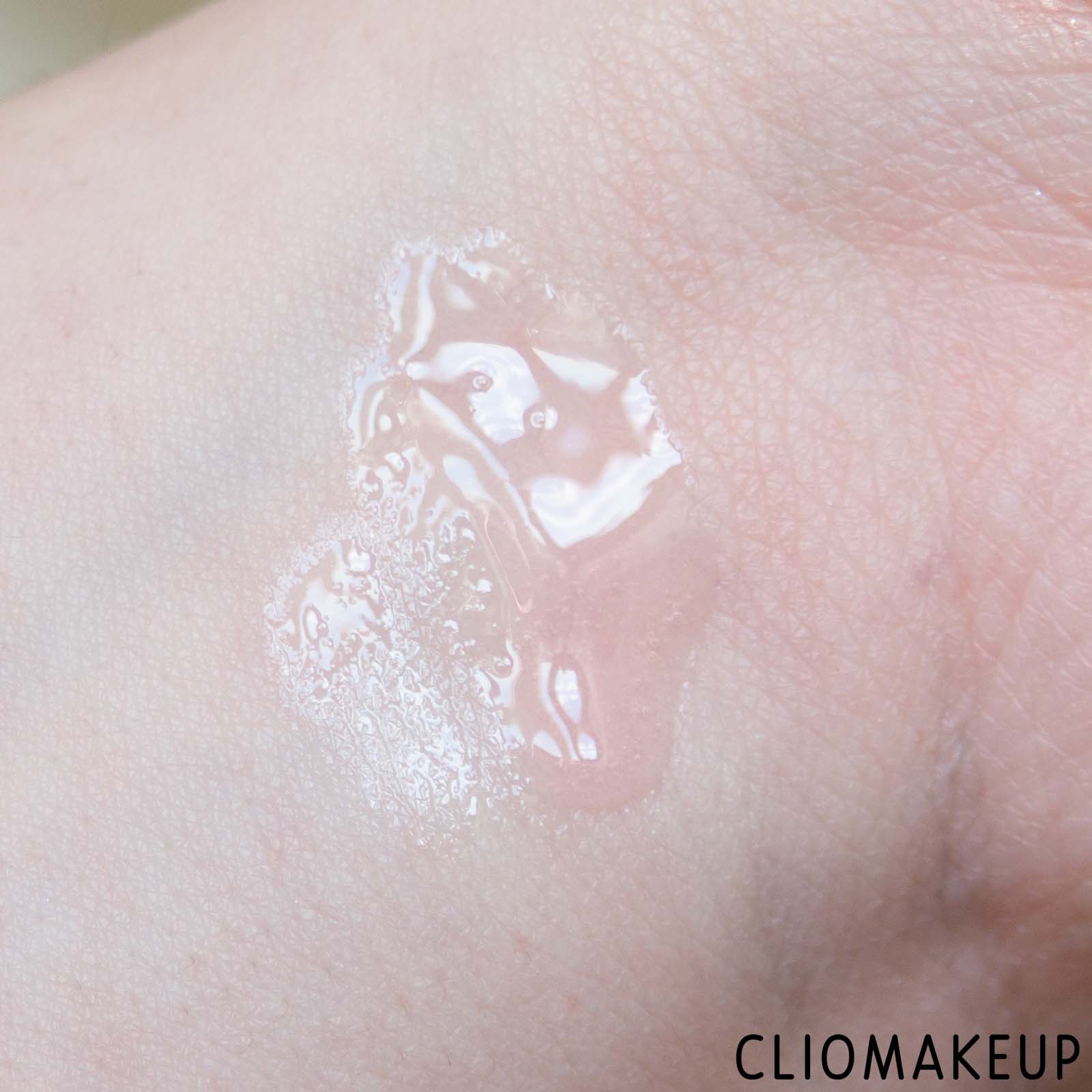 cliomakeup-recensione-olio-labbra-revolution-honey-bear-lip-oil-6